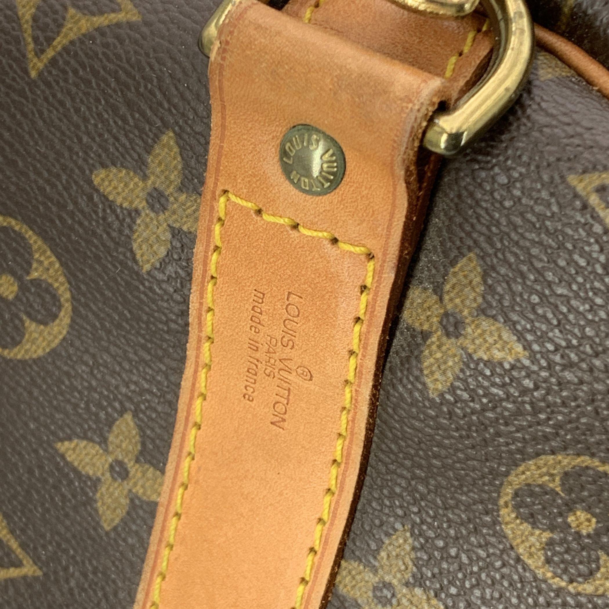 Louis Vuitton Vintage Monogram Canvas Keepall 55 Travel Duffle Bag In Good Condition For Sale In Rome, Rome