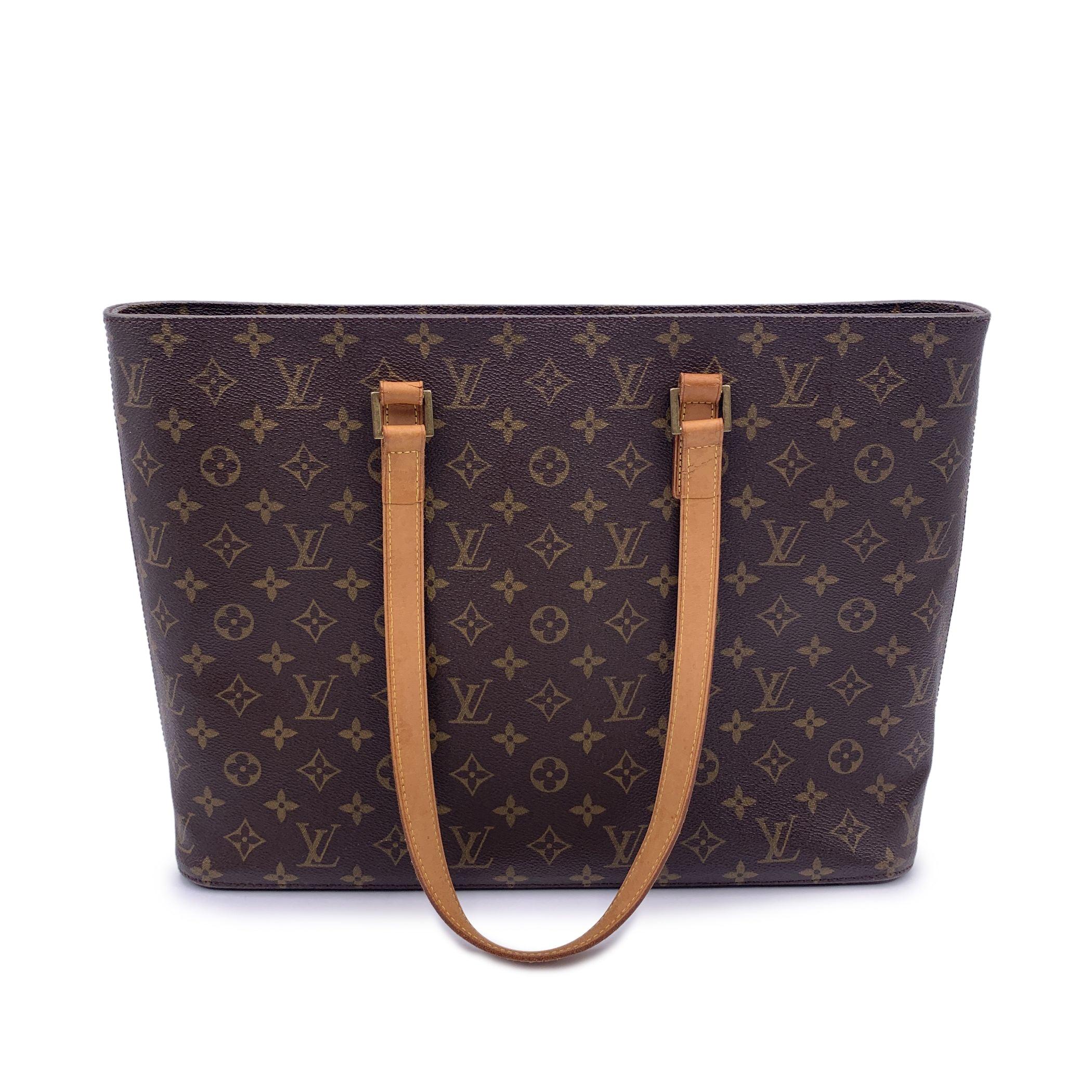 Louis Vuitton Vintage Monogram Canvas Luco Tote Shoulder Bag In Good Condition For Sale In Rome, Rome
