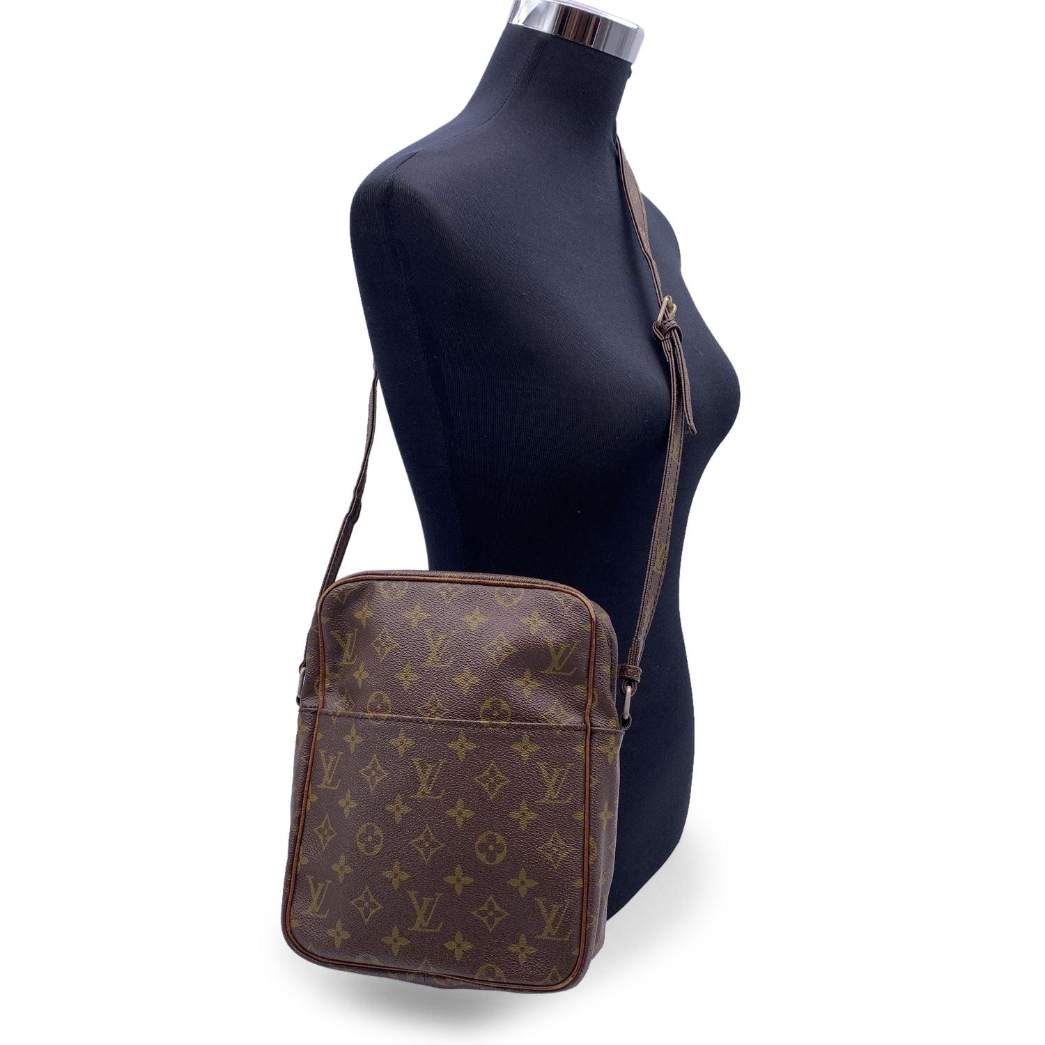 LOUIS VUITTON Vintage monogram canvas Marceau PM crafted in timeless monogram canvas with leather trim. It features 1 open pocket on the front. Adjustable canvas shoulder strap. Upper zip closure. Leather lining. 'LOUIS VUITTON Paris - made in