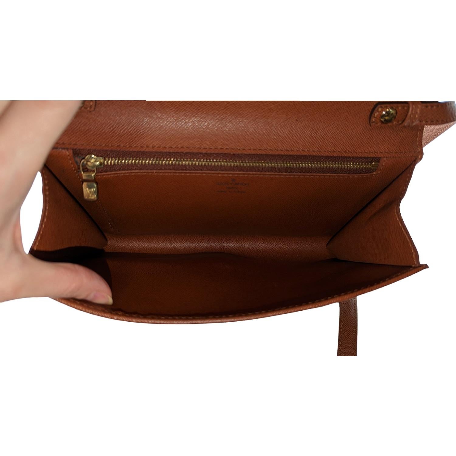 Louis Vuitton Vintage Monogram Canvas Pochette Bordeaux In Good Condition In Scottsdale, AZ