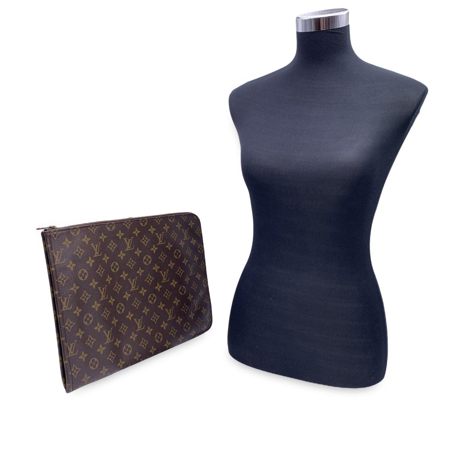 This beautiful Bag will come with a Certificate of Authenticity provided by Entrupy. The certificate will be provided at no further cost. LOUIS VUITTON 'Poche Documents ' clutch portfolio in timeless monogram canvas. Upper zipper closure. Brown