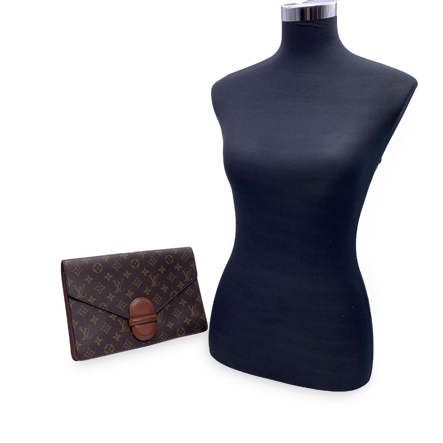 Louis Vuitton vintage 'Ranelagh' clutch in Monogram canvas. Flap and thick leather closure. Crossgrain brown leather lining. Inside has 1 zipper pocket. 'LOUIS VUITTON Paris - Made in France' engraved inside, LV - LOUIS VUITTON monogram canvas,