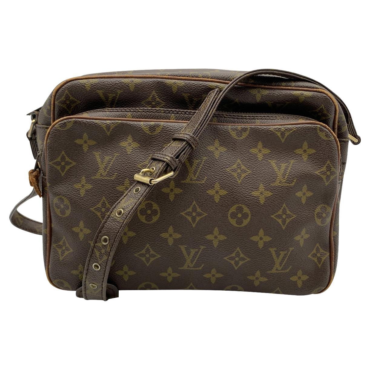 Louis Vuitton Vintage Monogram Canvas Reporter Messenger Bag For Sale