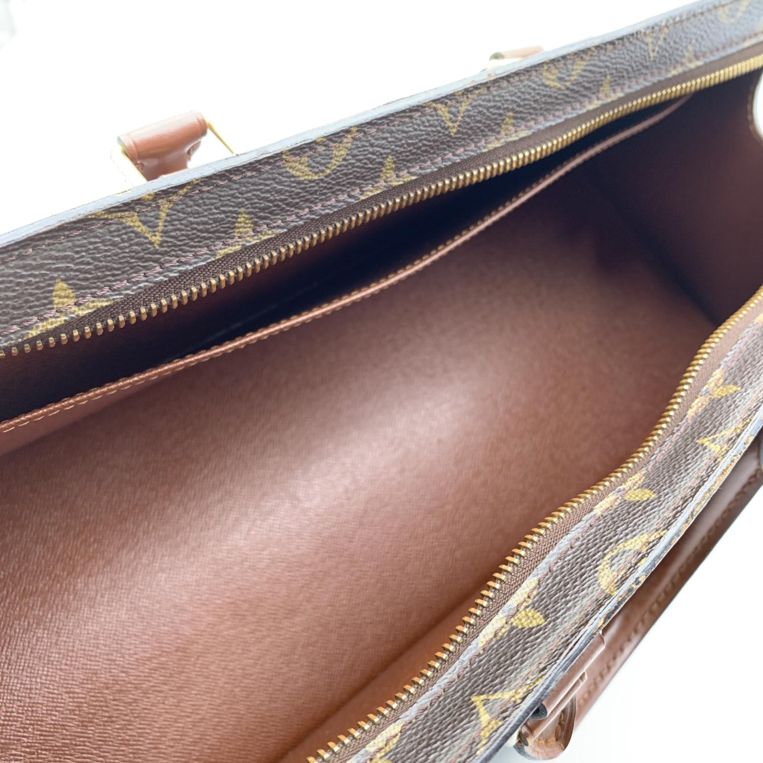 Louis Vuitton Vintage Monogram Canvas Sac Triangle Tricot Bag In Good Condition In Rome, Rome