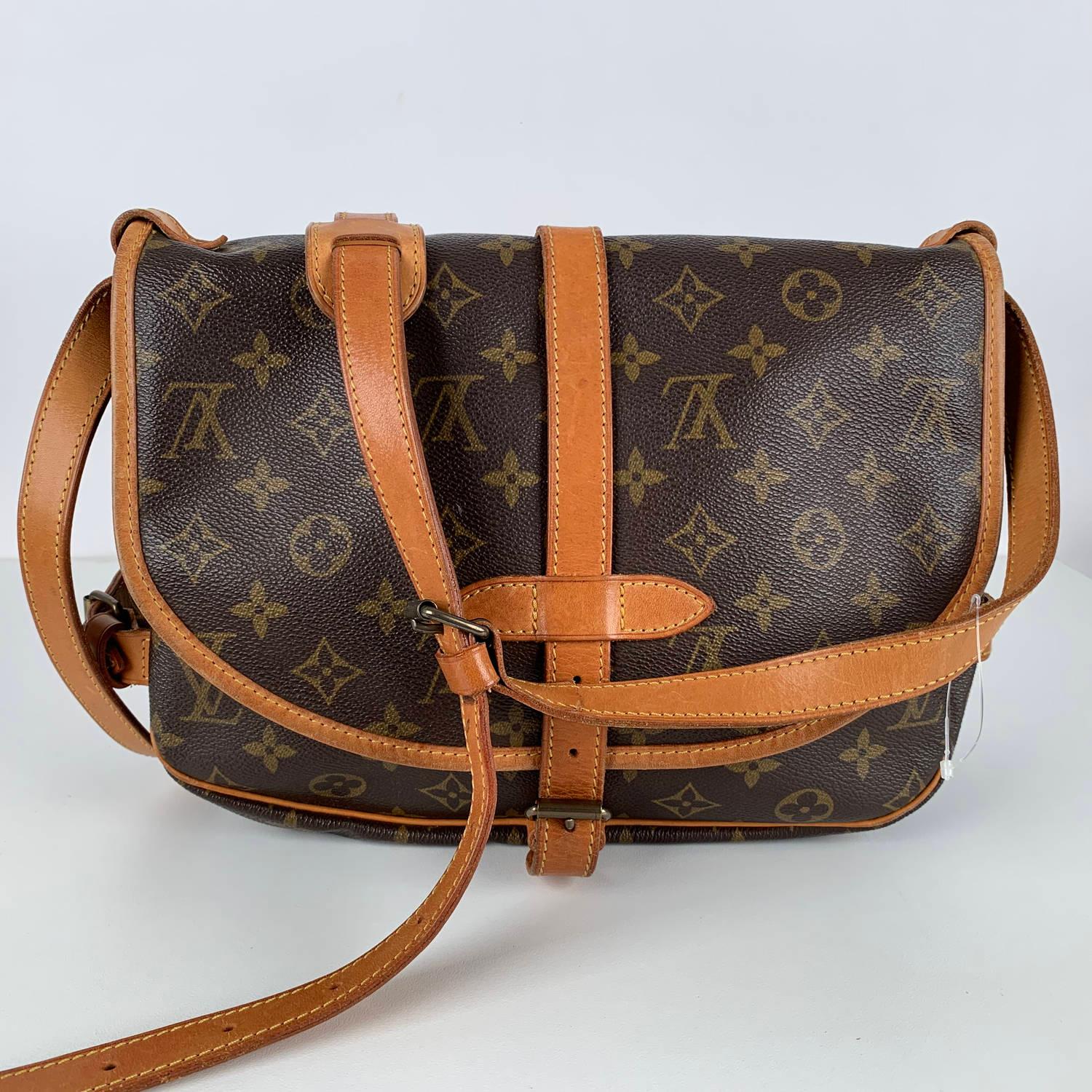 Women's Louis Vuitton Vintage Monogram Canvas Saumur 30 Crossbody Bag