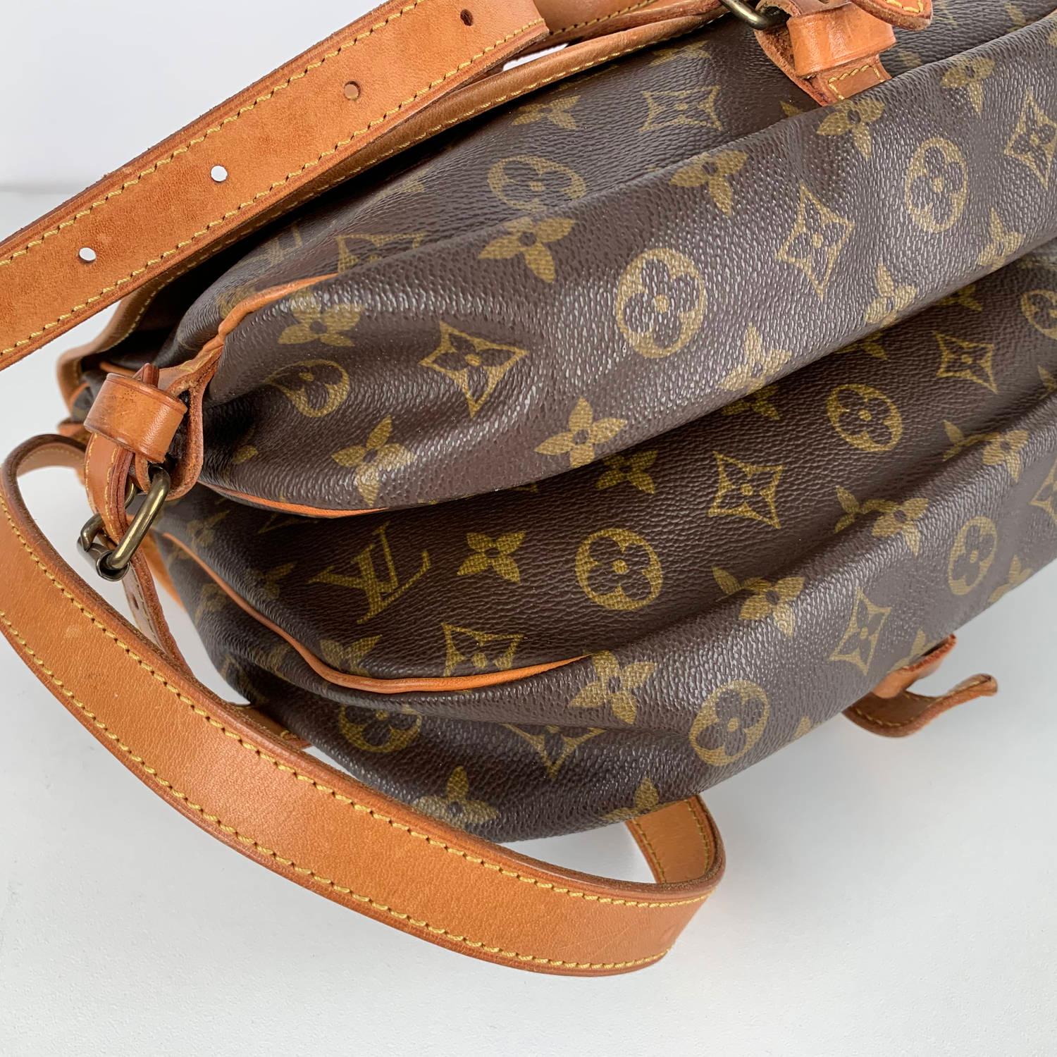 Louis Vuitton Vintage Monogram Canvas Saumur 30 Crossbody Bag 2