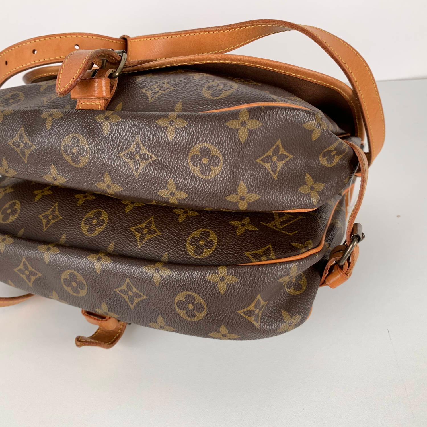 Louis Vuitton Vintage Monogram Canvas Saumur 30 Crossbody Bag 3