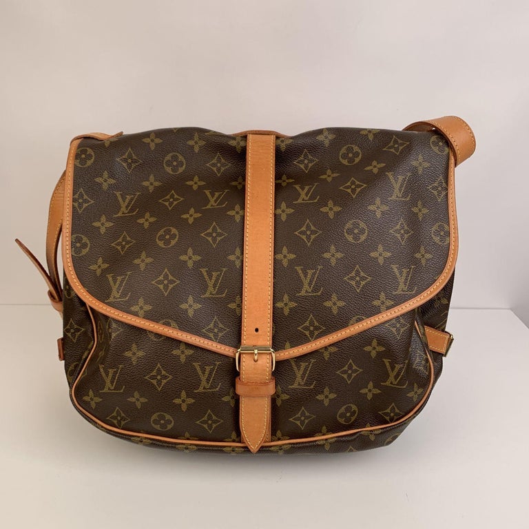 Louis Vuitton Vintage Monogram Canvas Saumur 35 Crossbody Bag AR1924