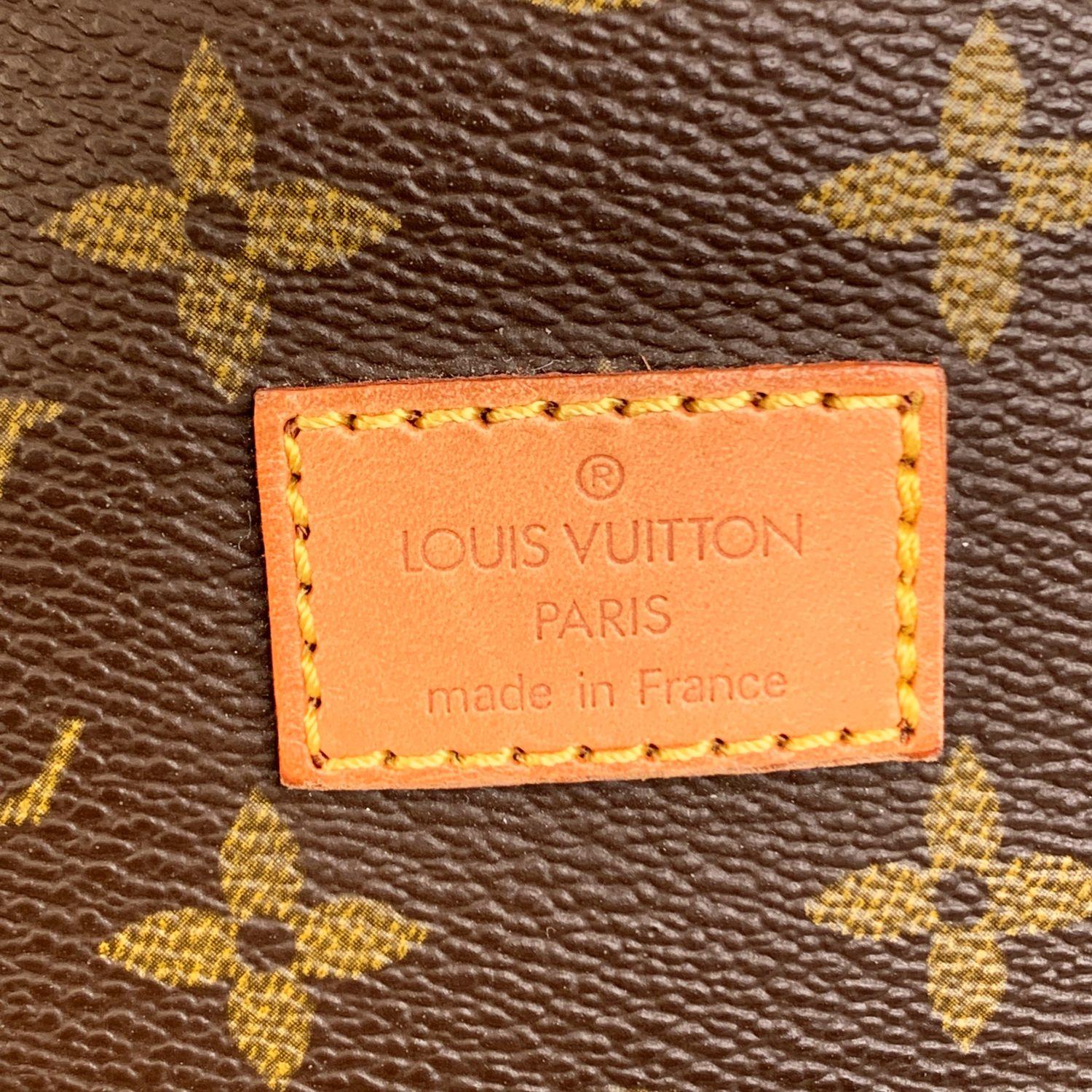 Louis Vuitton Vintage Monogram Canvas Saumur 35 Crossbody Bag AR1924 In Excellent Condition In Rome, Rome