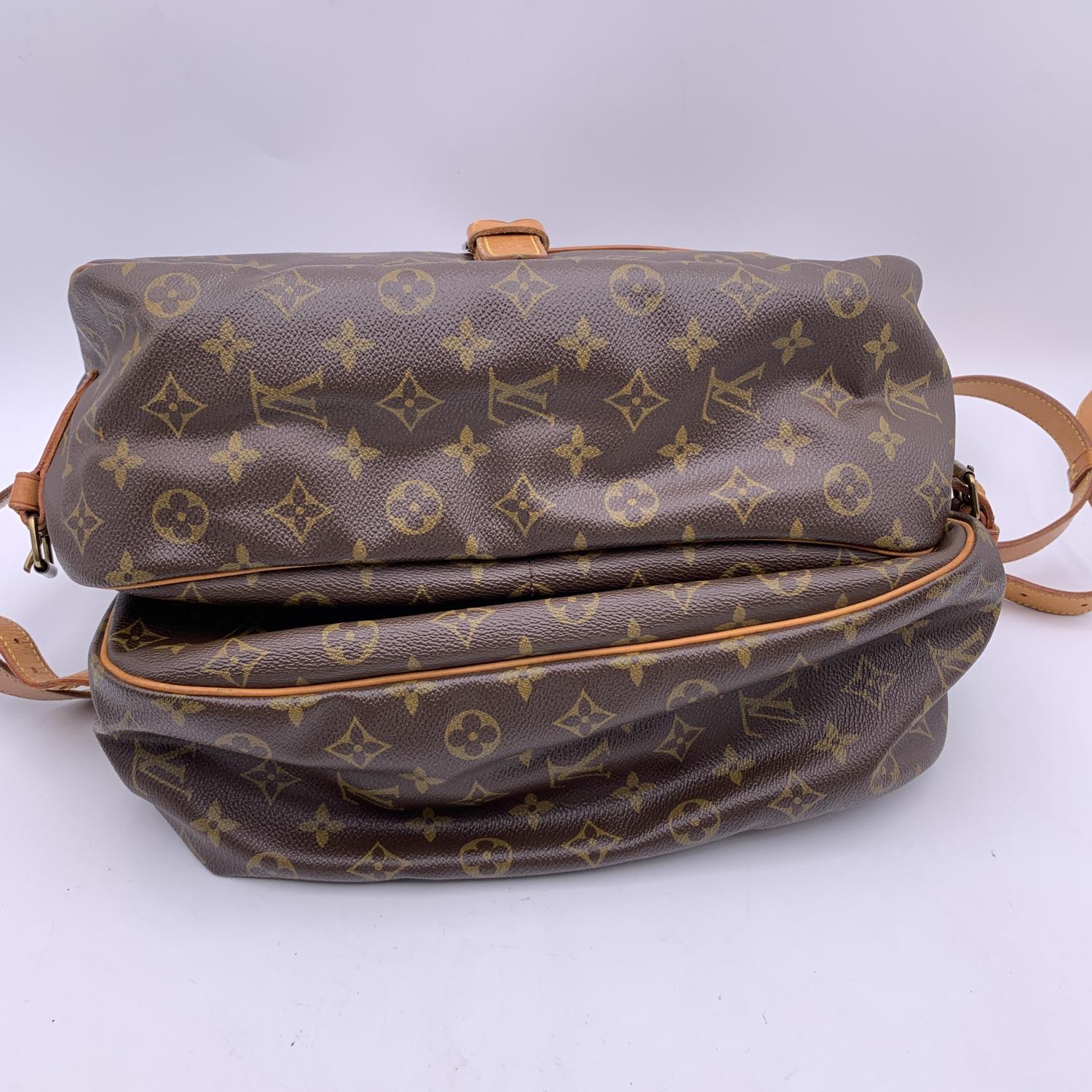 Women's Louis Vuitton Vintage Monogram Canvas Saumur 35 Crossbody Bag