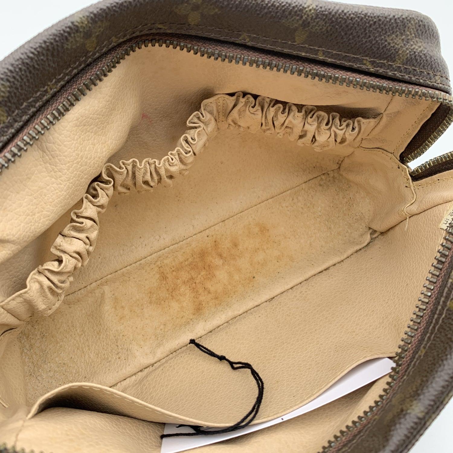 Women's or Men's Louis Vuitton Vintage Monogram Canvas Toiletry 23 Cosmetic Bag