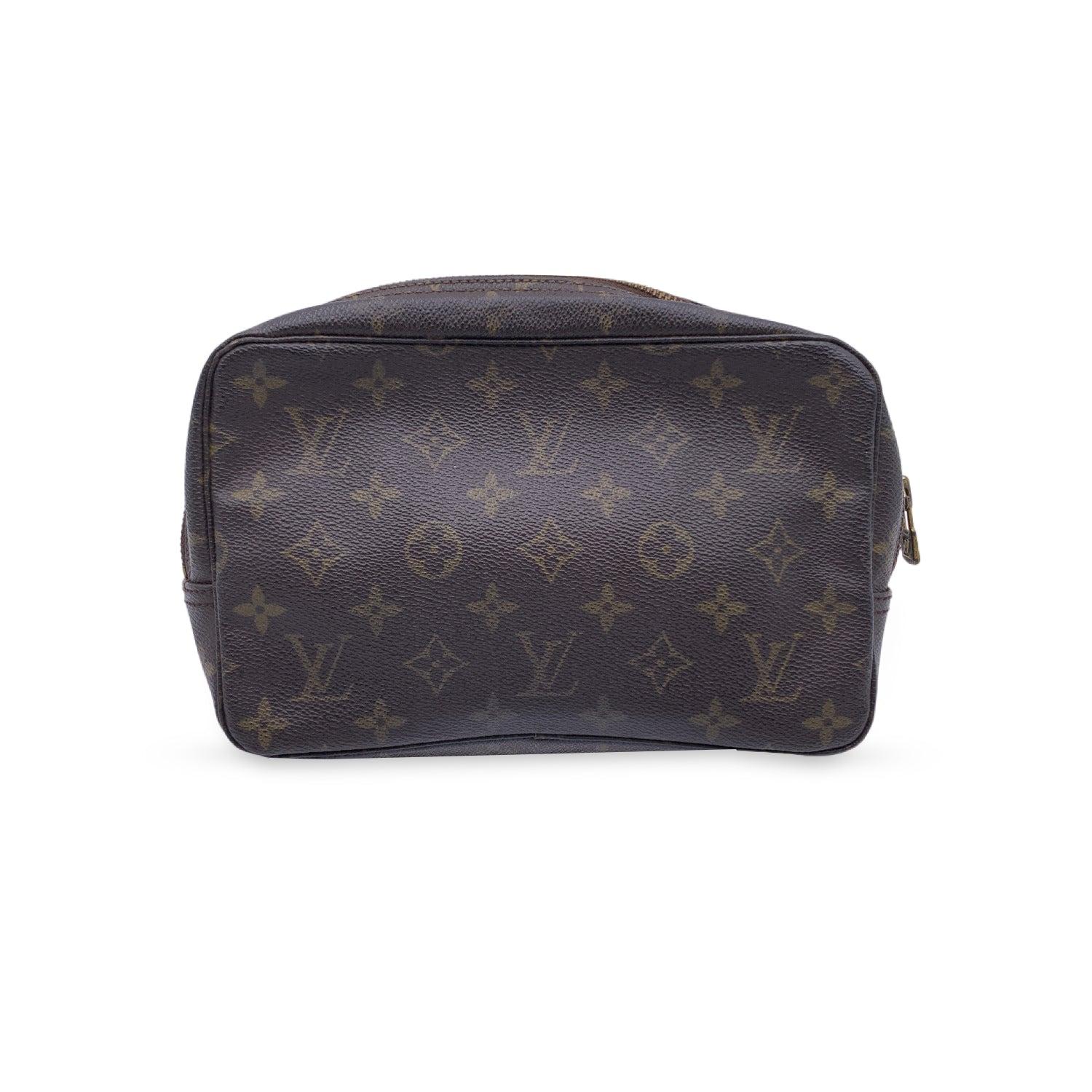 Louis Vuitton Vintage Monogram Canvas Trousse Toiletry 23 Cosmetic Bag In Good Condition In Rome, Rome
