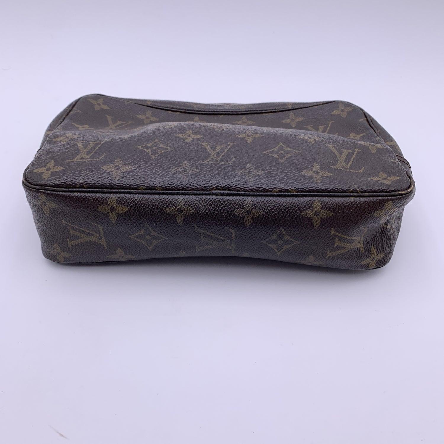 Women's Louis Vuitton Vintage Monogram Canvas Trousse Toiletry 23 Cosmetic Bag