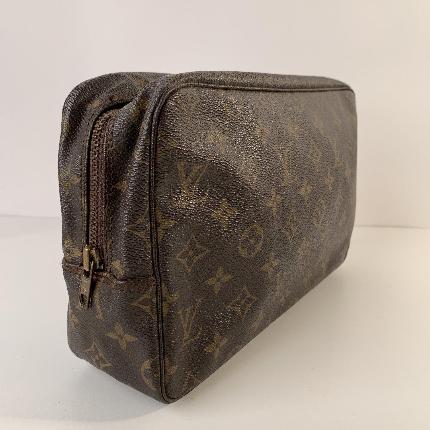 Louis Vuitton Vintage Monogram Canvas Trousse Toiletry 28 Cosmetic Bag In Good Condition In Rome, Rome