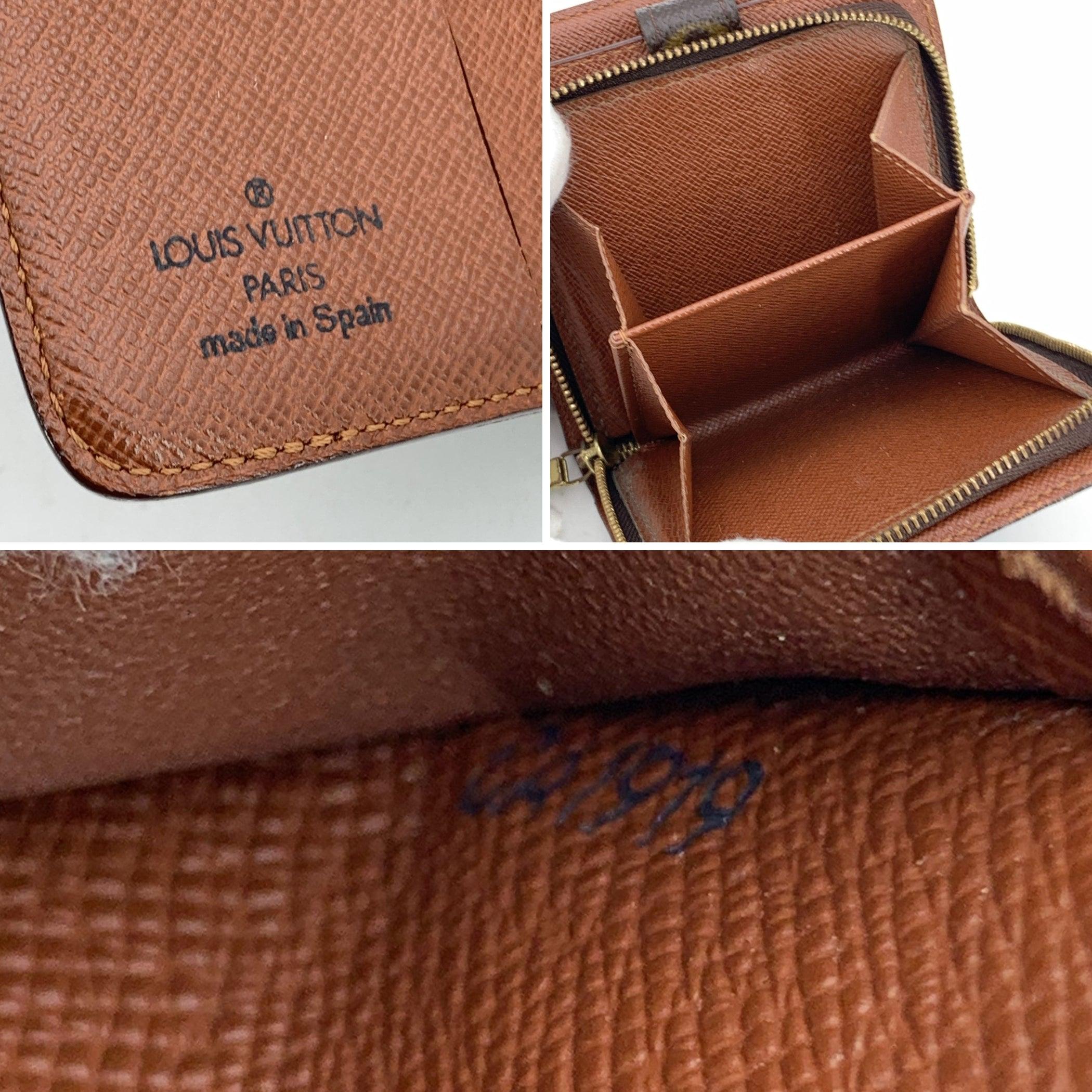 Women's or Men's Louis Vuitton Vintage Monogram Canvas Zip Compact Wallet For Sale