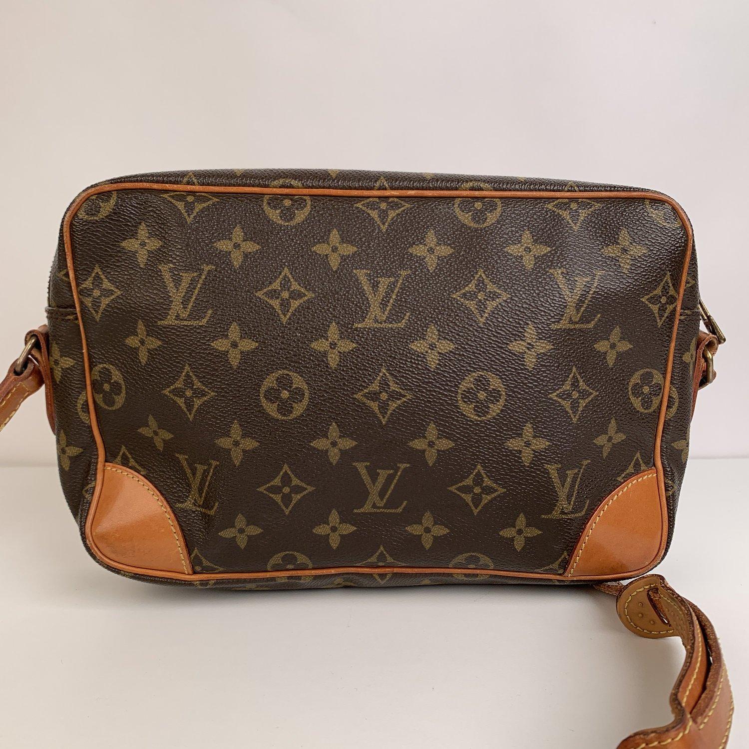Louis Vuitton Vintage Monogram CanvasTrocadero 25 Crossbody Tasche im Zustand „Hervorragend“ in Rome, Rome