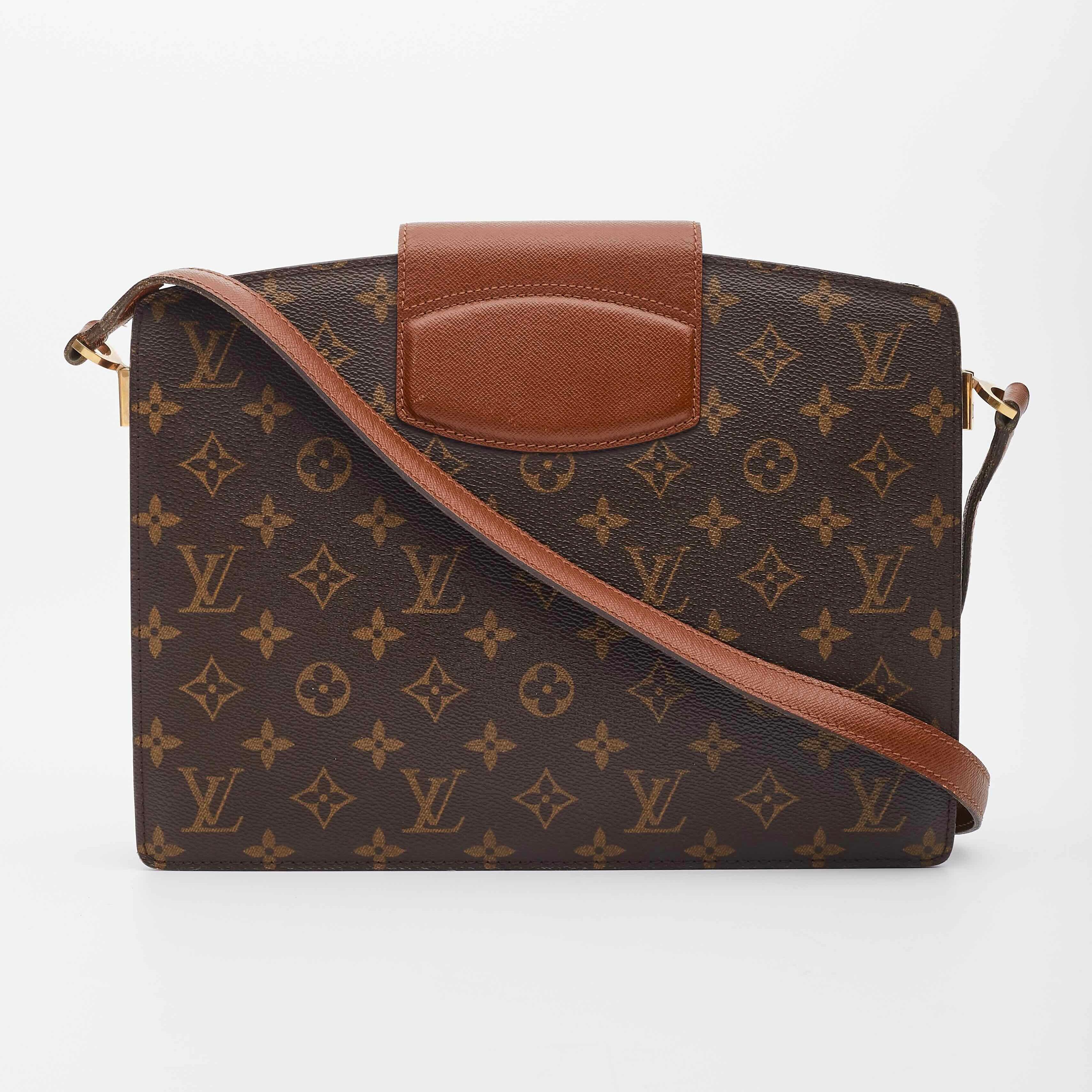 This vintage shoulder bag is made of Louis Vuitton monogram on toile canvas. The bag features a leather cross-grain cross-body shoulder strap and a cross over leather flap that secures with a strap. This opens to a partitioned cross-grain leather
