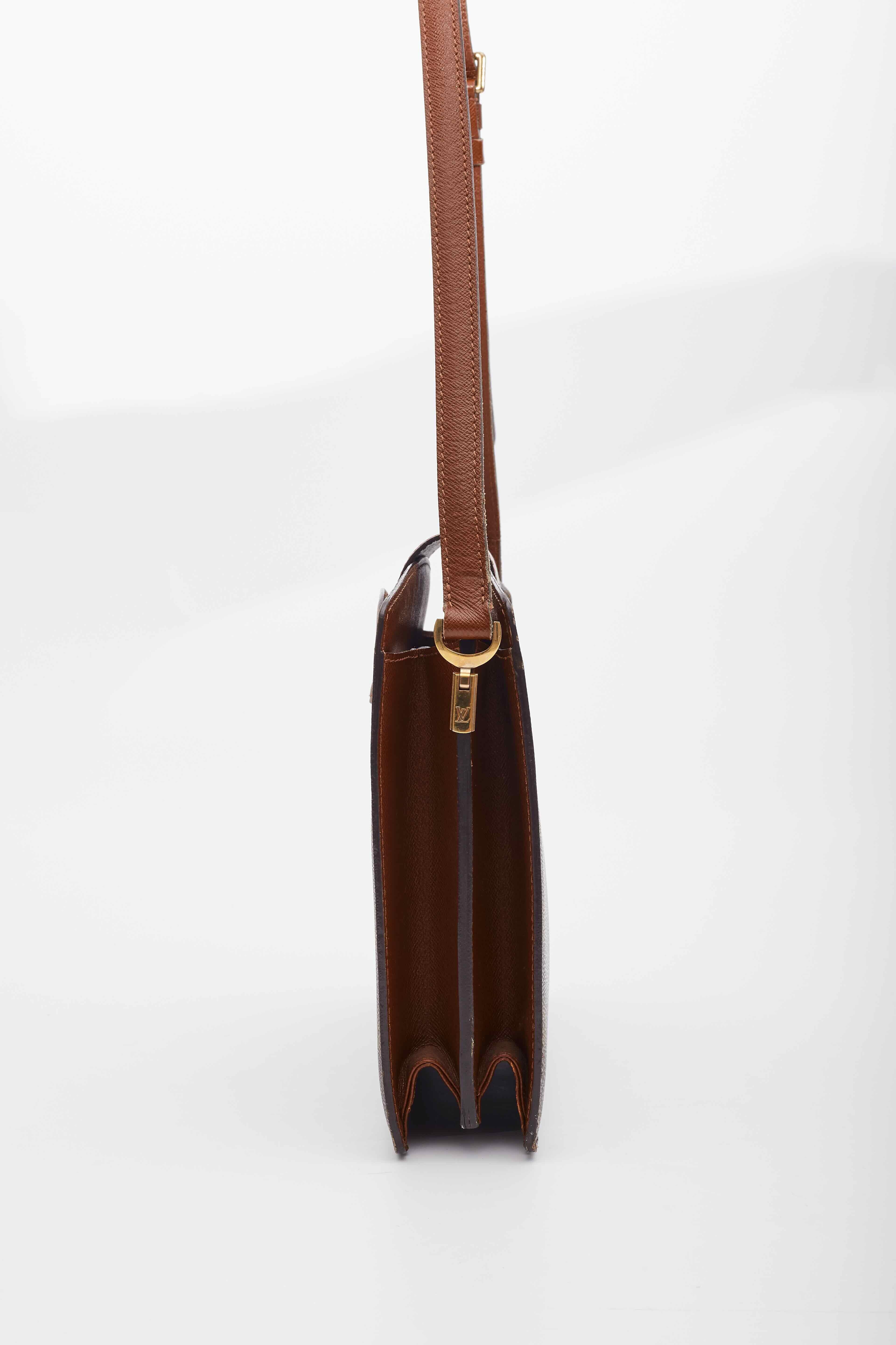 Louis Vuitton sac à bandoulière Courcelles vintage avec monogramme Pour femmes en vente