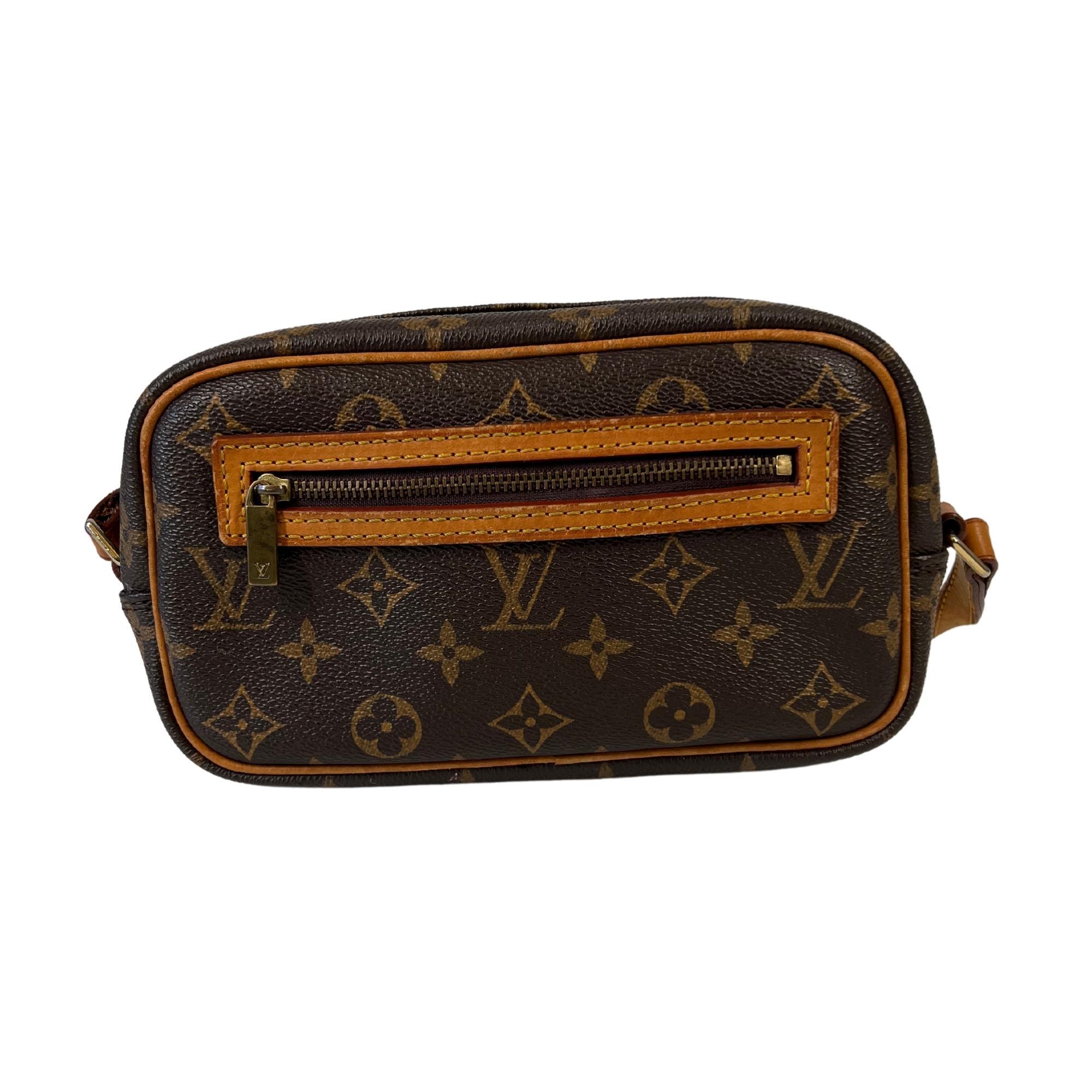 This Louis Vuitton bag is made of coated canvas with monogram print and features vachetta leather details, flat leather shoulder strap, top zip closure and terra cotta cross grain leather interior with a slip pocket.

COLOR: Brown
MATERIAL: Coated