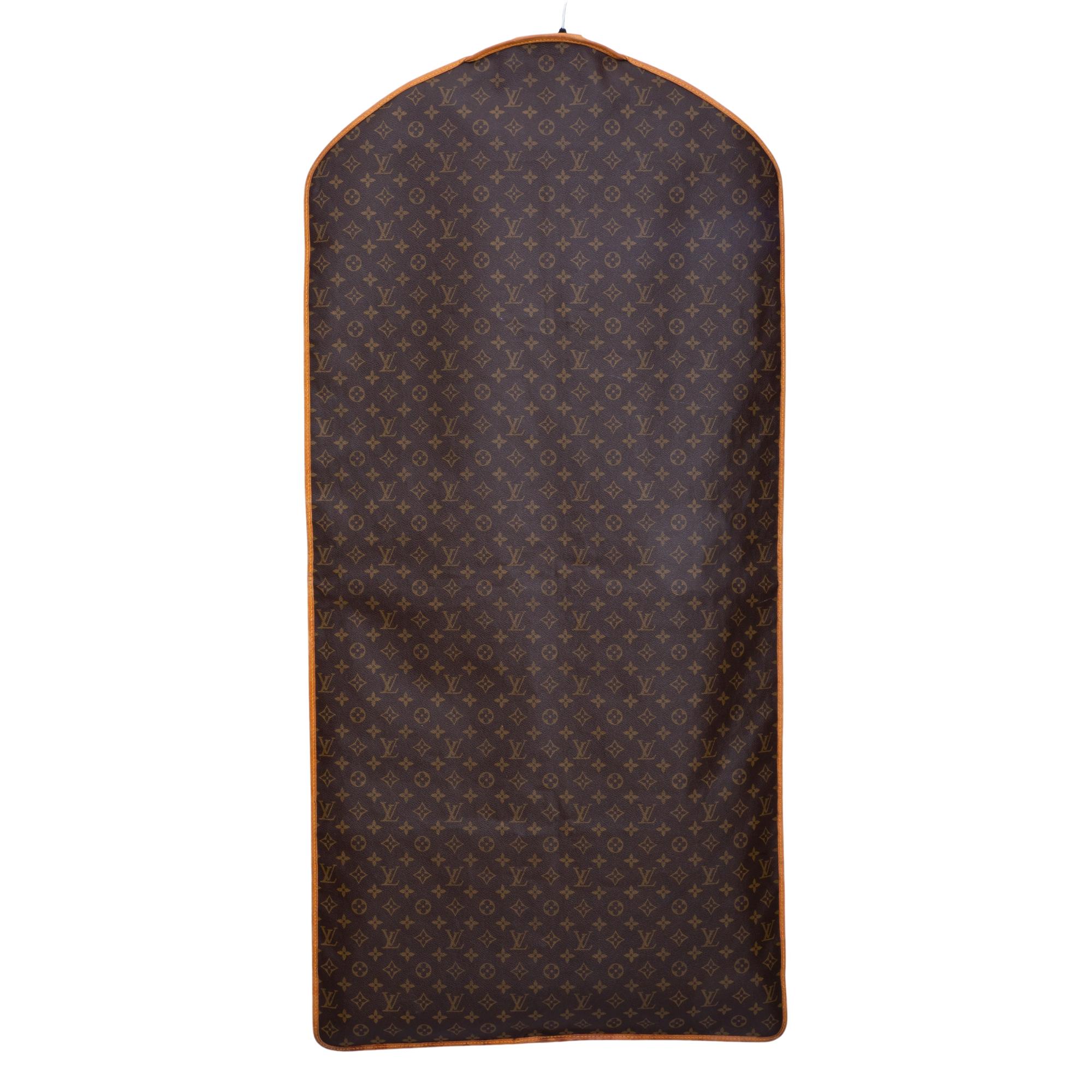 This garment bag carrier is constructed of Louis Vuitton Monogram on toile canvas. The garment bag features leather trim around the periphery, a long zipper up the center and the interior is a fine brown fabric.

COLOR: Brown
MATERIAL: Coated