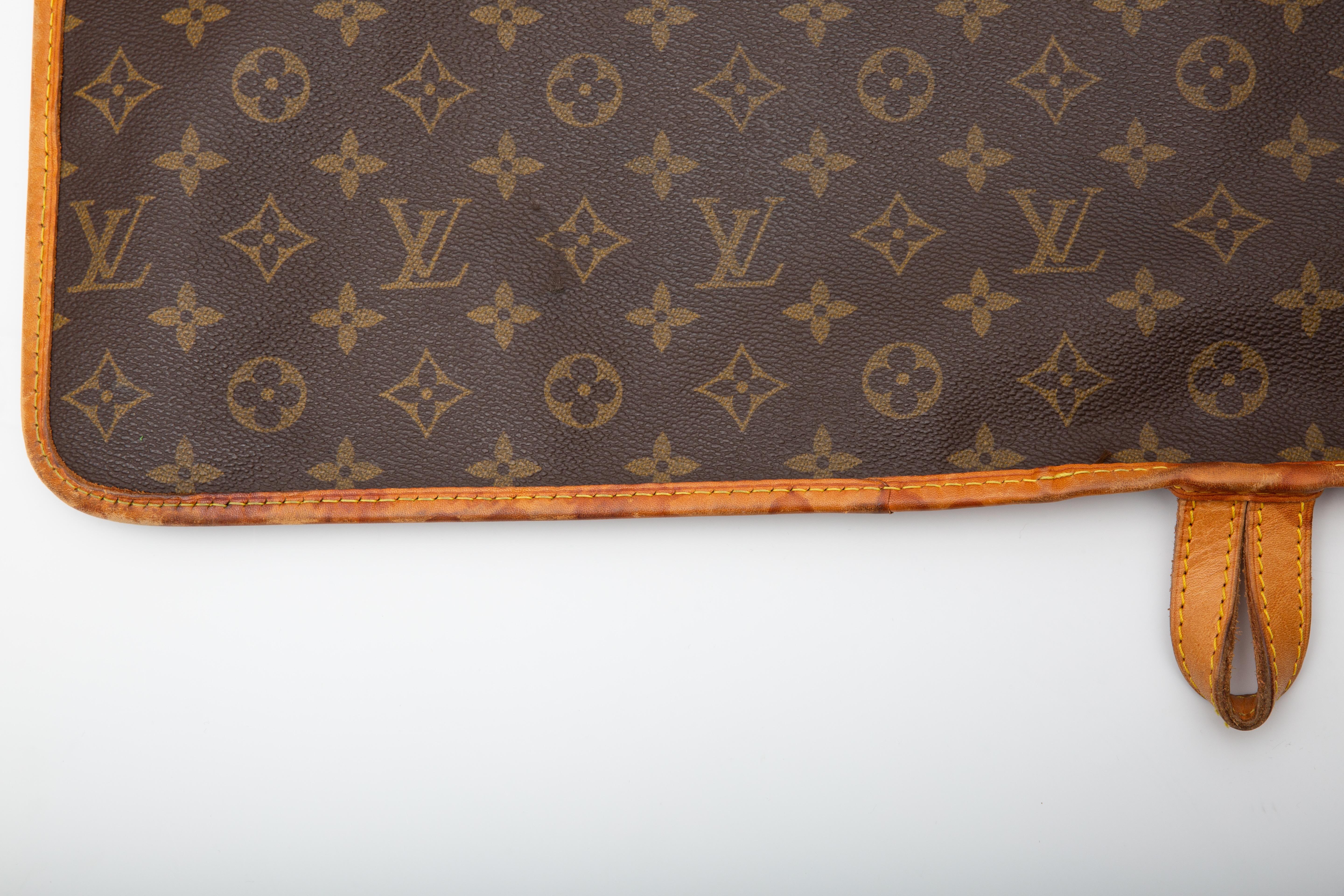 Louis Vuitton Vintage Monogram Garment Bag (1993) In Good Condition For Sale In Montreal, Quebec