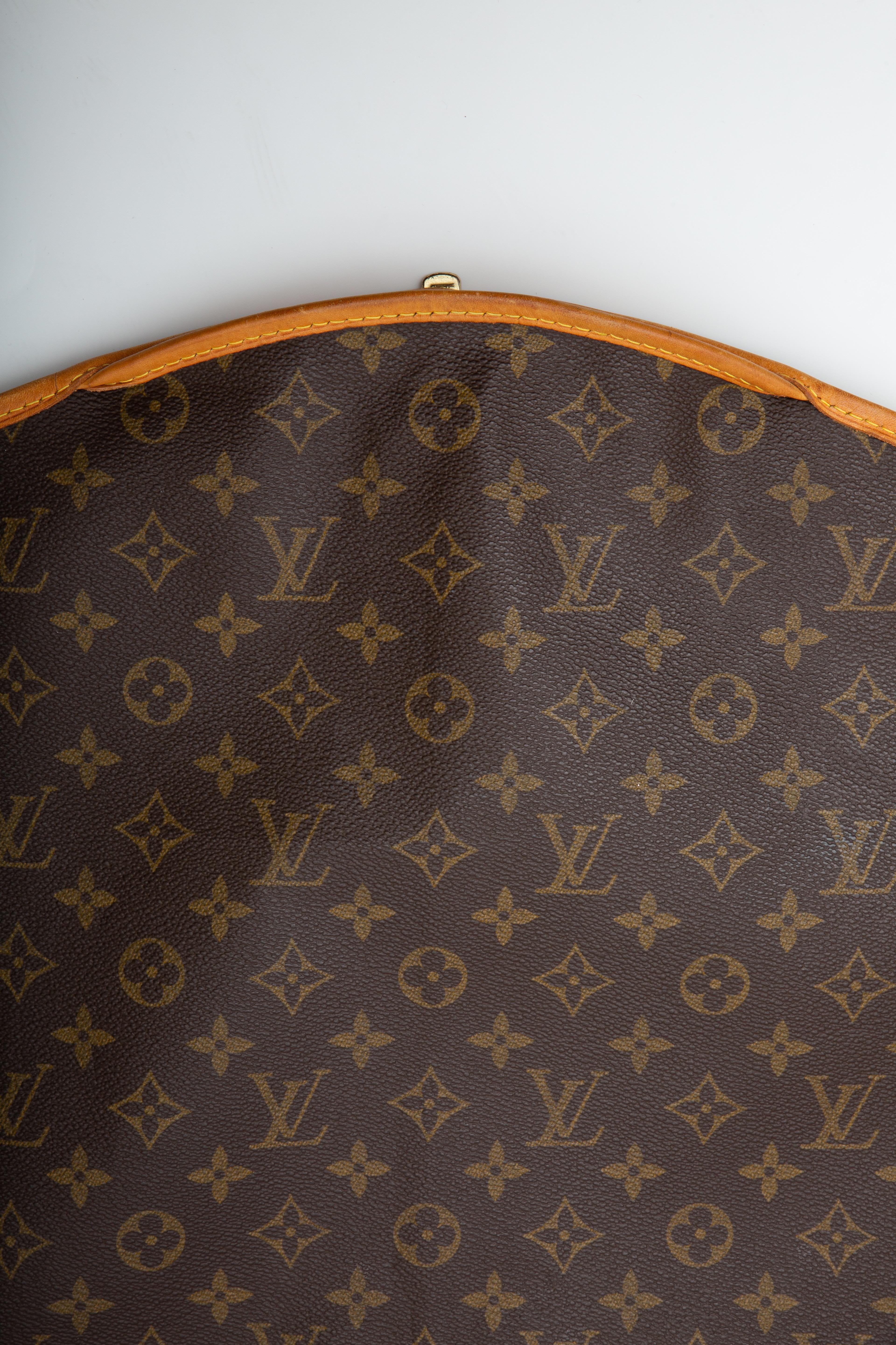 Vintage-Monogramm-Garderobetasche von Louis Vuitton (1993) im Angebot 2