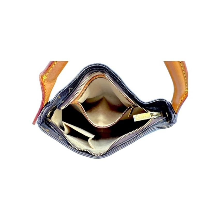 Louis Vuitton Vintage Monogram Looping MM Top Handle Bag en vente 2