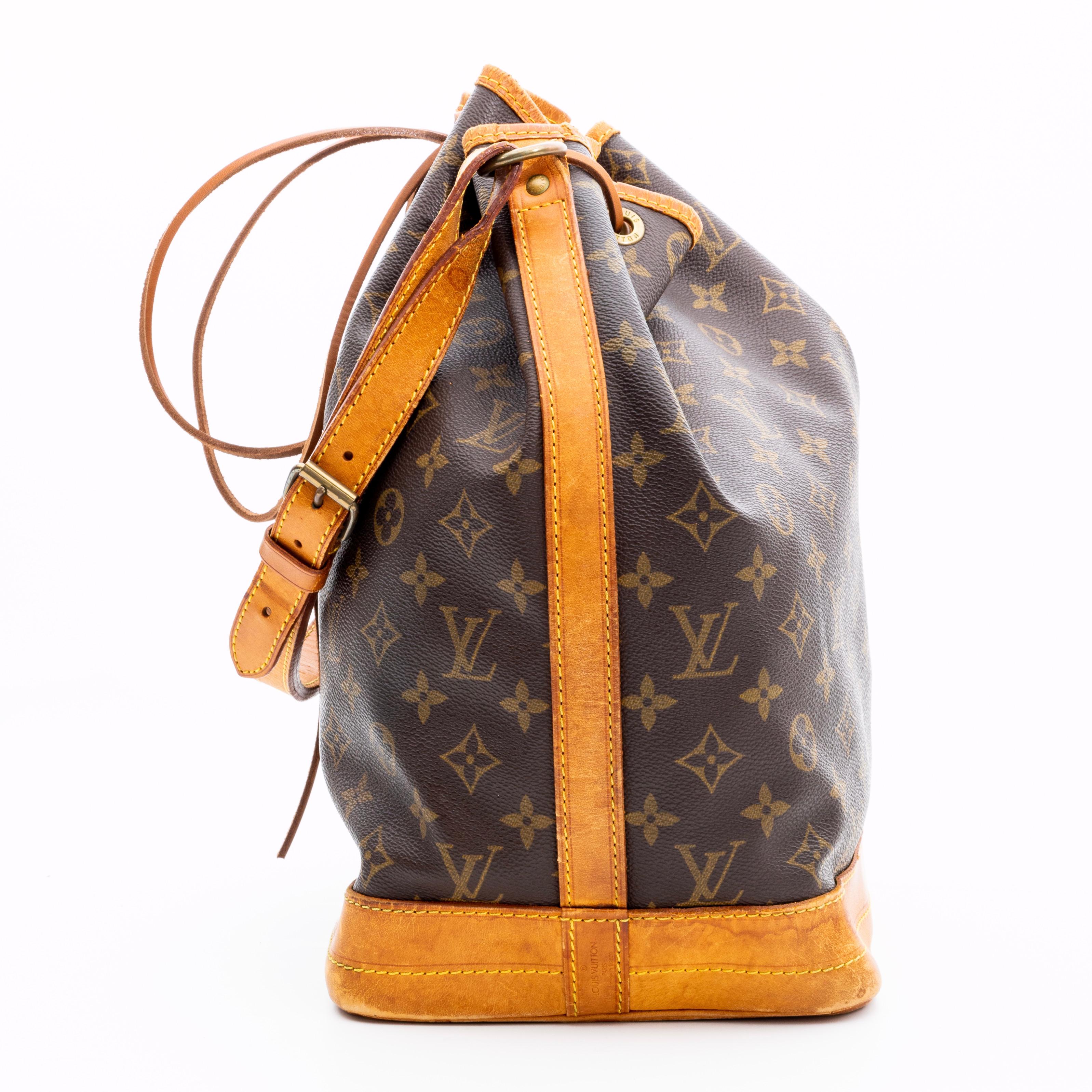Louis Vuitton Vintage Monogram Néo Drawstring Bag In Fair Condition For Sale In Montreal, Quebec