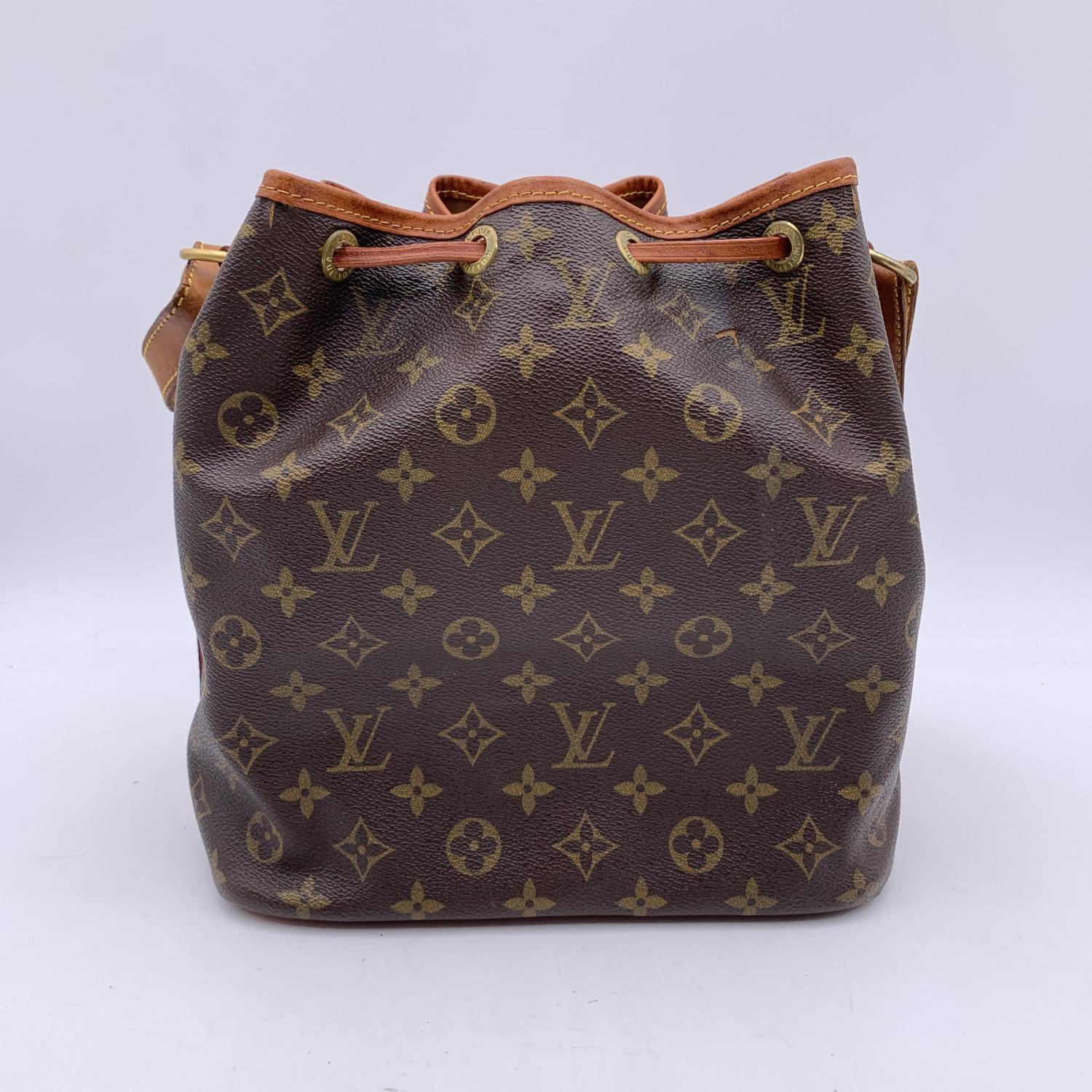Women's Louis Vuitton Vintage Monogram Petit Noe Bucket Shoulder Bag