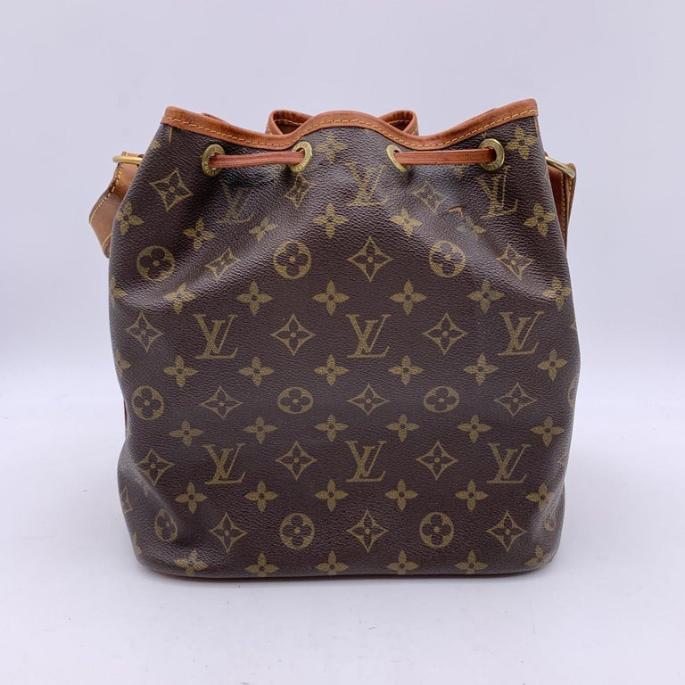 Louis Vuitton Vintage Monogram Petit Noe Bucket Shoulder Bag For Sale 3