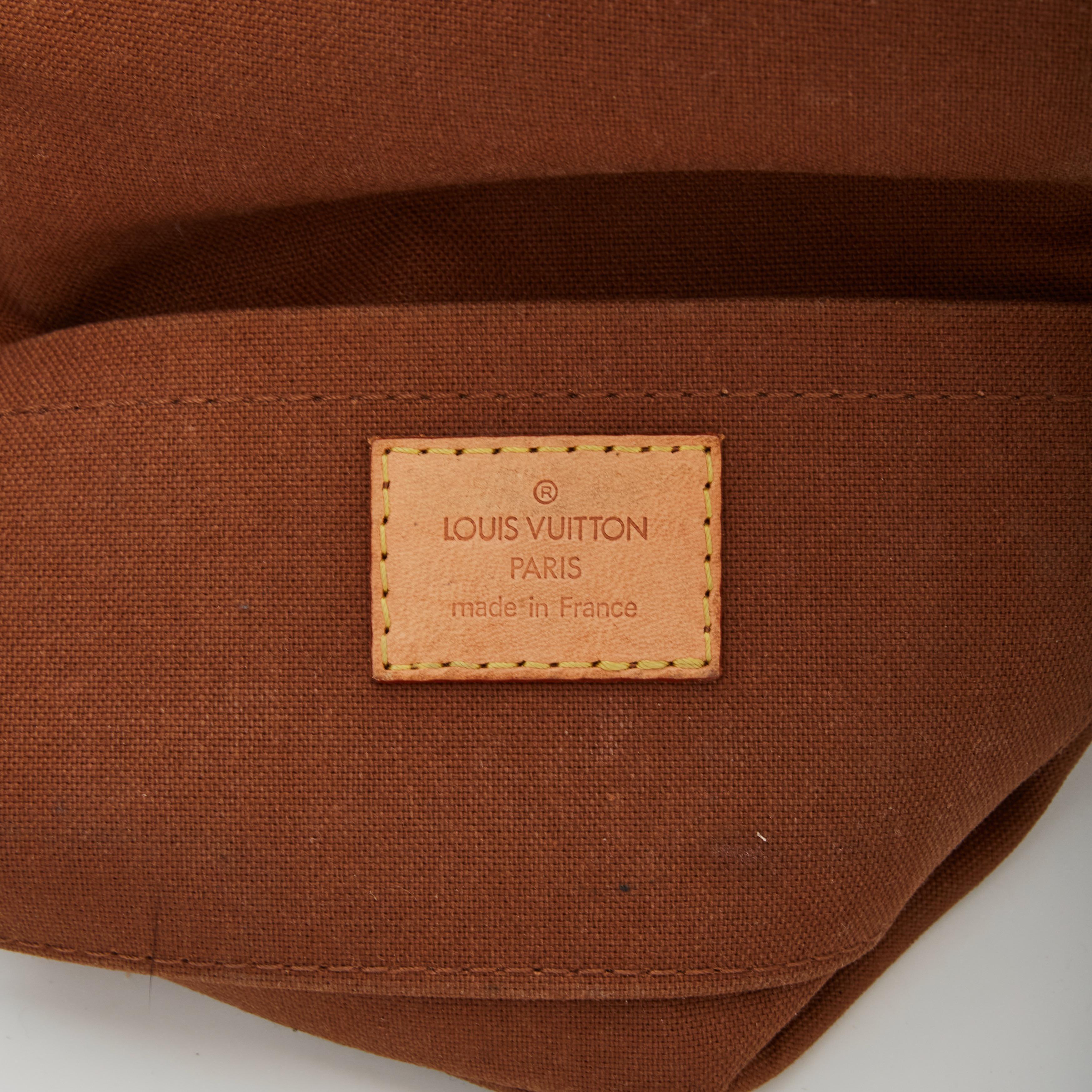 Louis Vuitton Vintage Monogram Pochette Marelle PM Bag (2005) In Good Condition In Montreal, Quebec