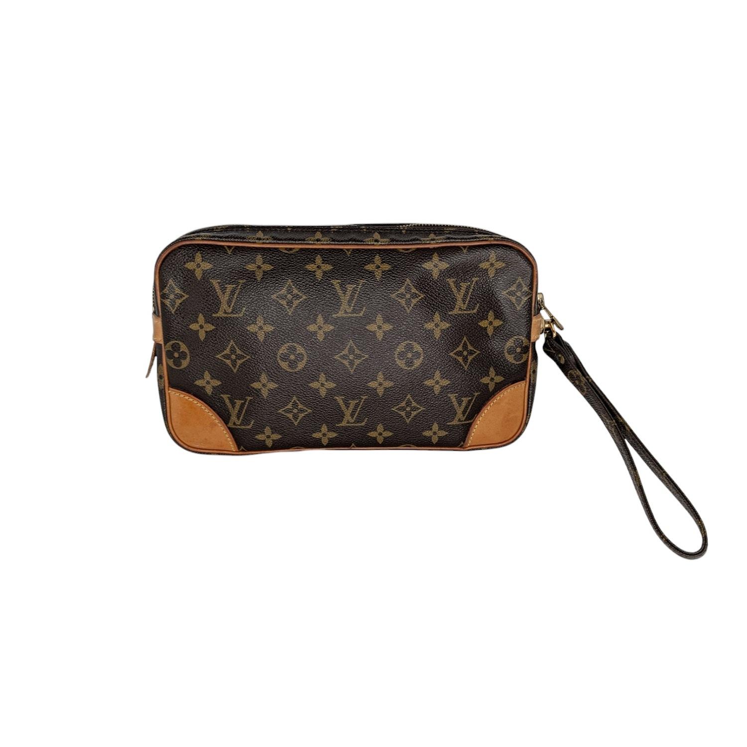 This pochette is crafted of traditional Louis Vuitton monogram on toile canvas. The handbag features traditional vachetta cowhide leather trim, a monogram canvas wrist strap, and a top zipper with brass hardware. The pouch opens to a brown