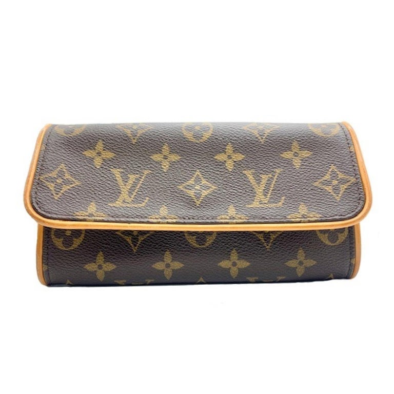 Louis Vuitton Vintage Monogram Pochette Twin PM Shoulder Bag In Good Condition For Sale In Scottsdale, AZ
