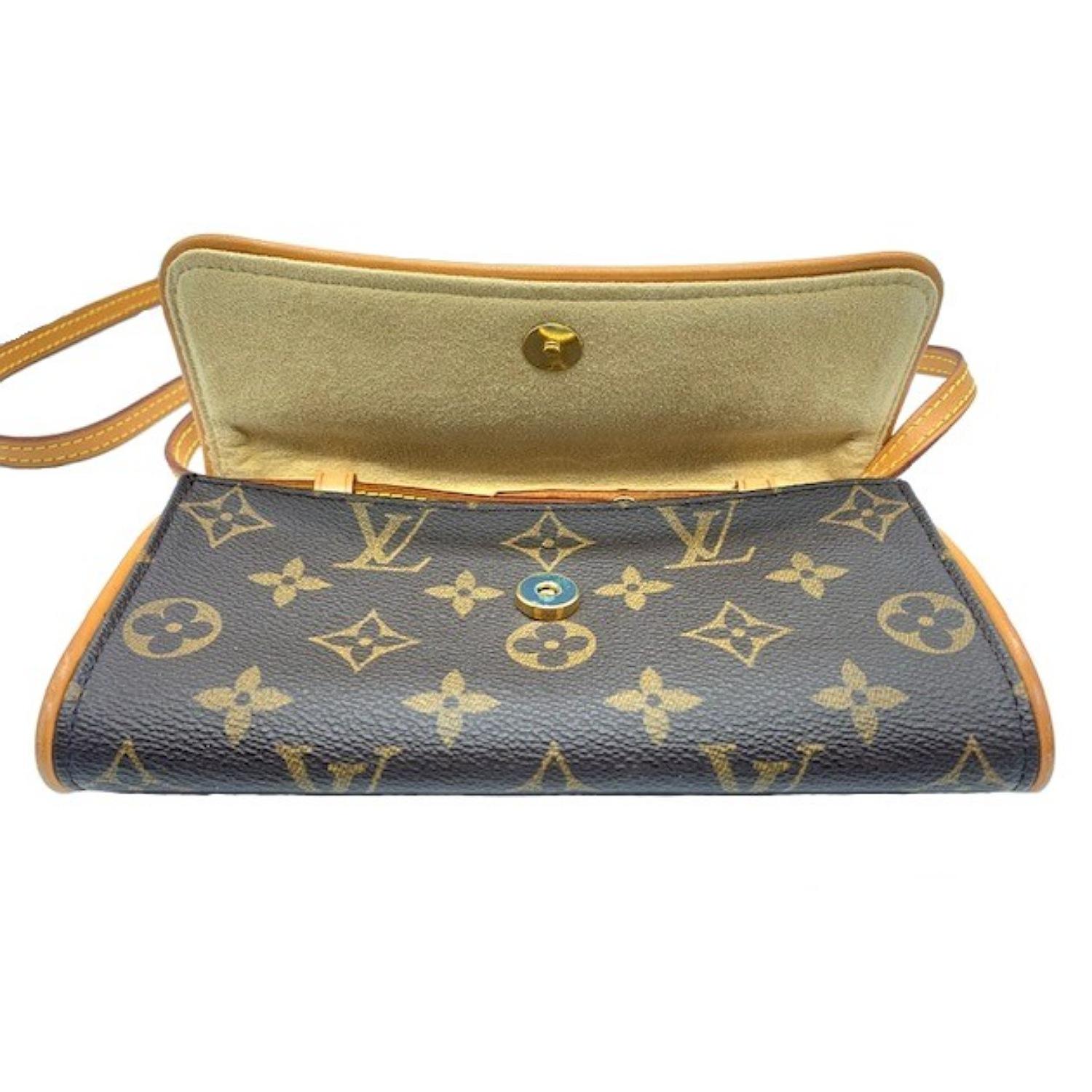 Louis Vuitton Vintage Monogram Pochette Twin PM Shoulder Bag In Good Condition In Scottsdale, AZ
