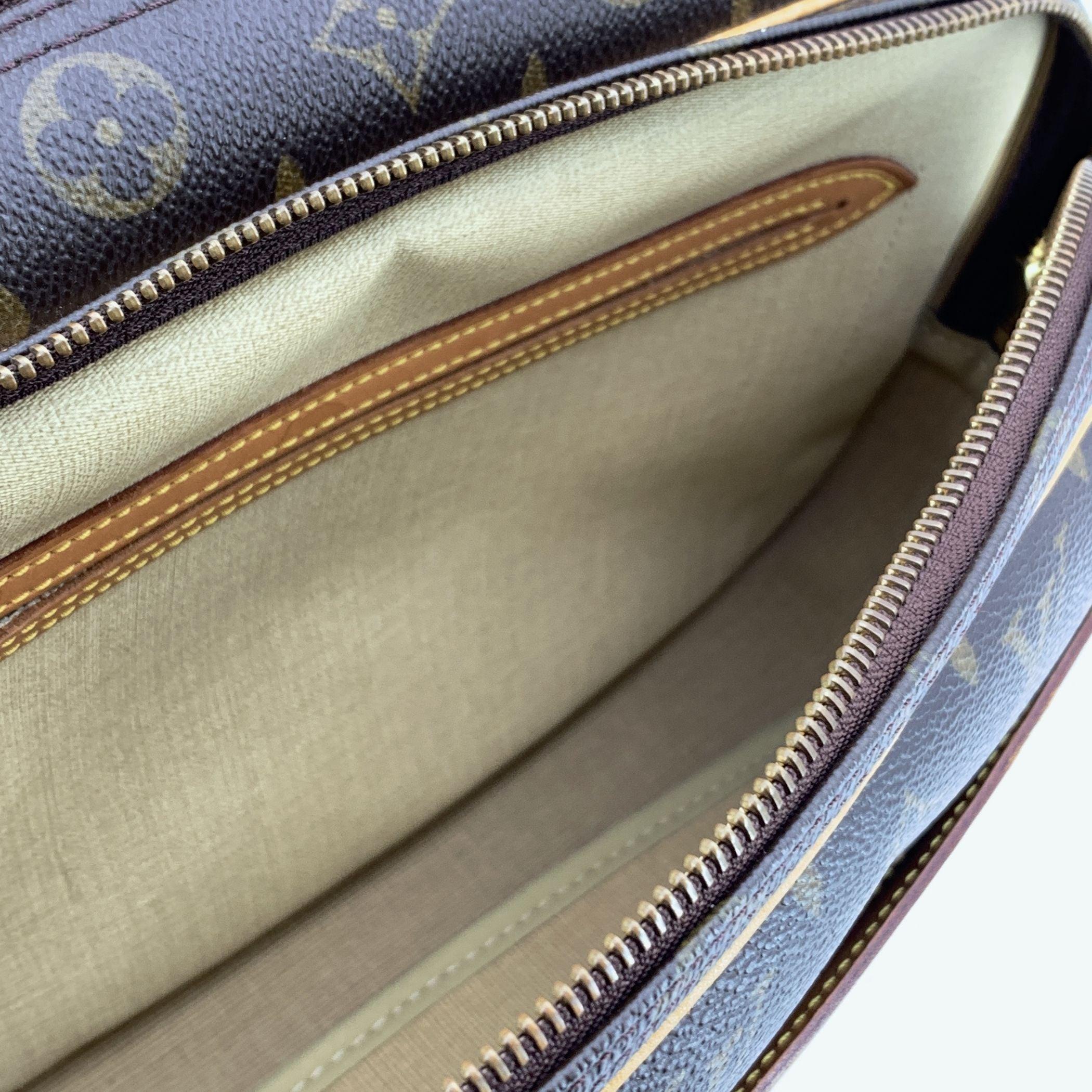 Louis Vuitton Vintage Monogram Reporter PM Messenger Bag M45254 en vente 1