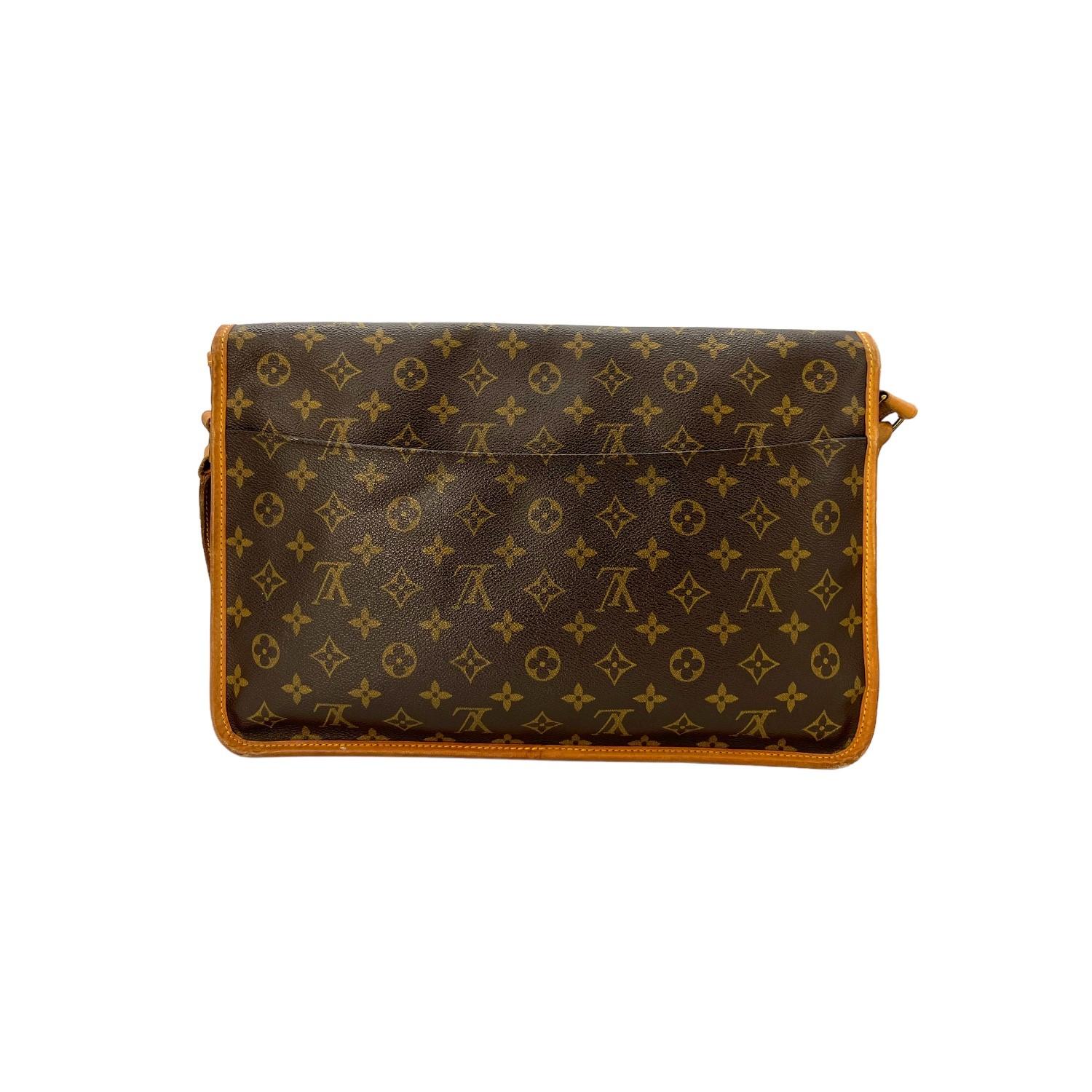 This Louis Vuitton Monogram Sac Gibeciere GM is finely crafted of the classic Louis Vuitton Monogram coated canvas with leather trimming and gold-tone hardware features. It has a flat, adjustable leather shoulder strap. It has a slip pocket on the