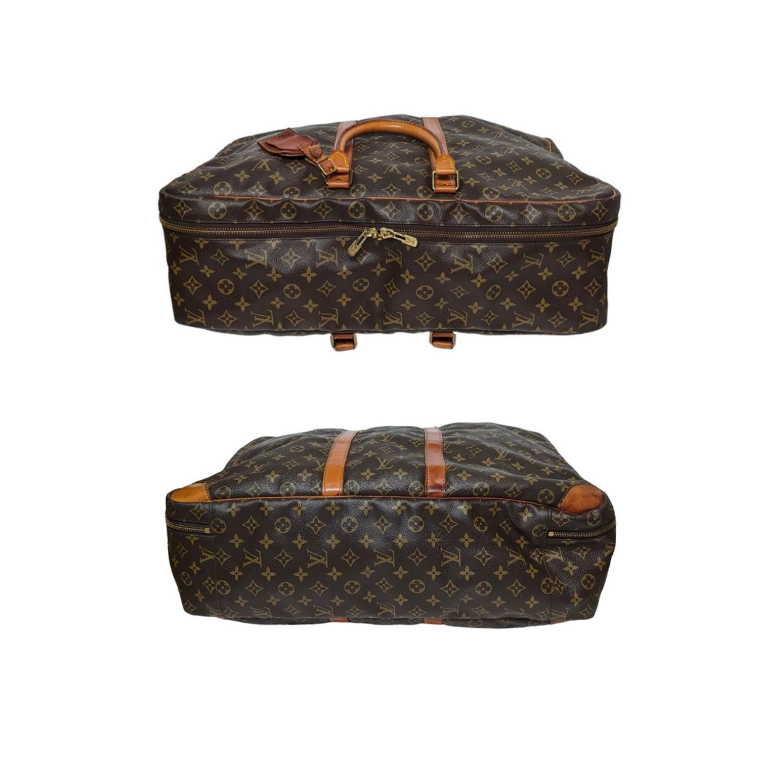 Women's or Men's Louis Vuitton Vintage Monogram Sirius 55 Soft Suitcase For Sale