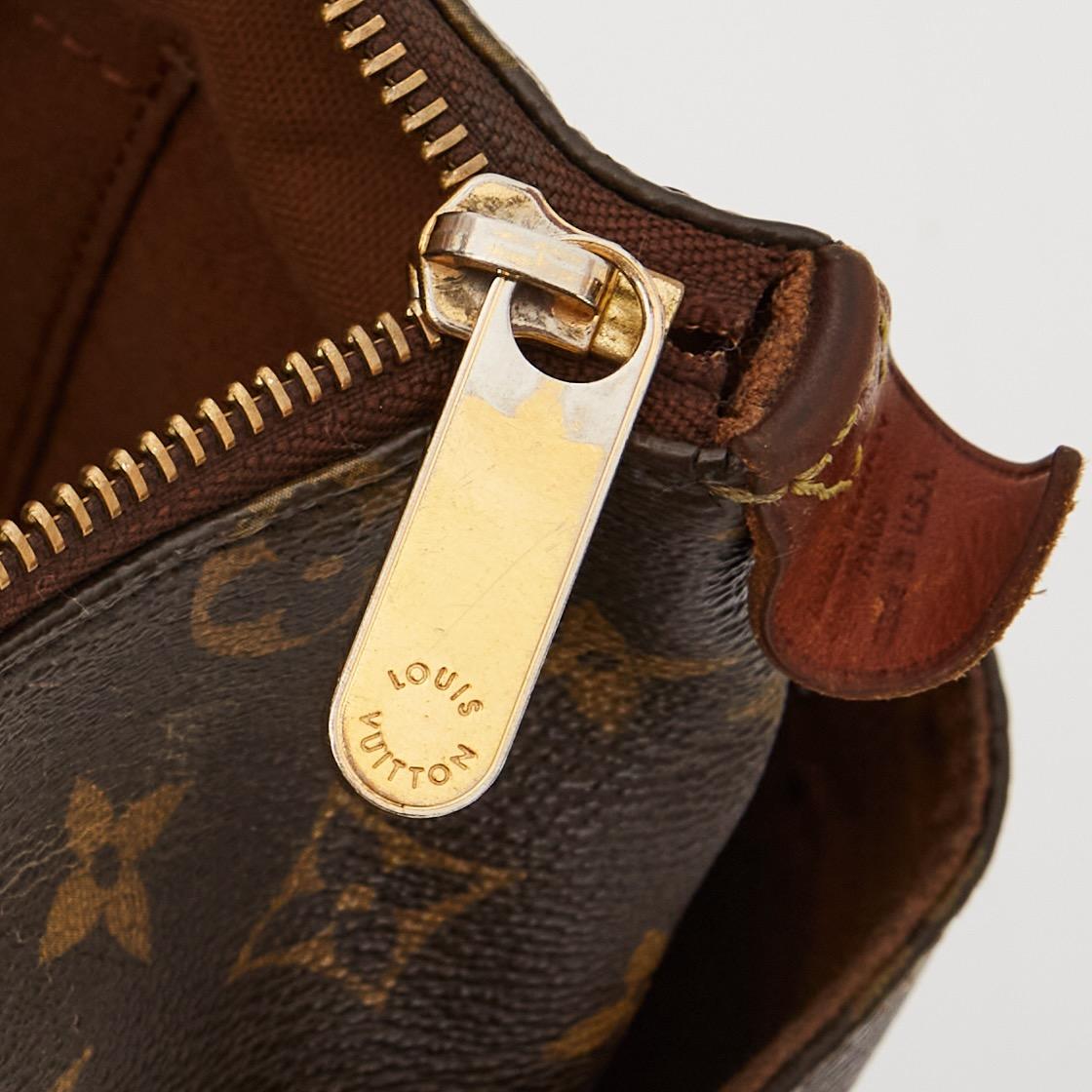 Louis Vuitton Vintage Monogram Totally PM (2008) In Fair Condition For Sale In Montreal, Quebec
