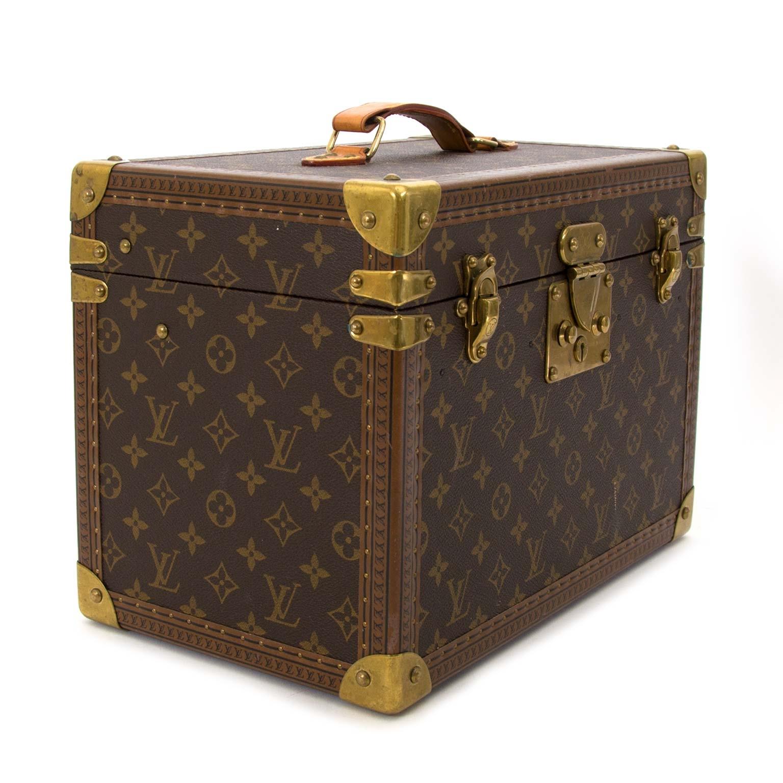 Good vintage condition

Louis Vuitton Vintage Monogram Travel Trunk Case

The perfect travel case to take on your holiday by Louis Vuitton. 
It's crafted of the iconic monogram canvas and finished with leather details and gold-tone hardware. 
The