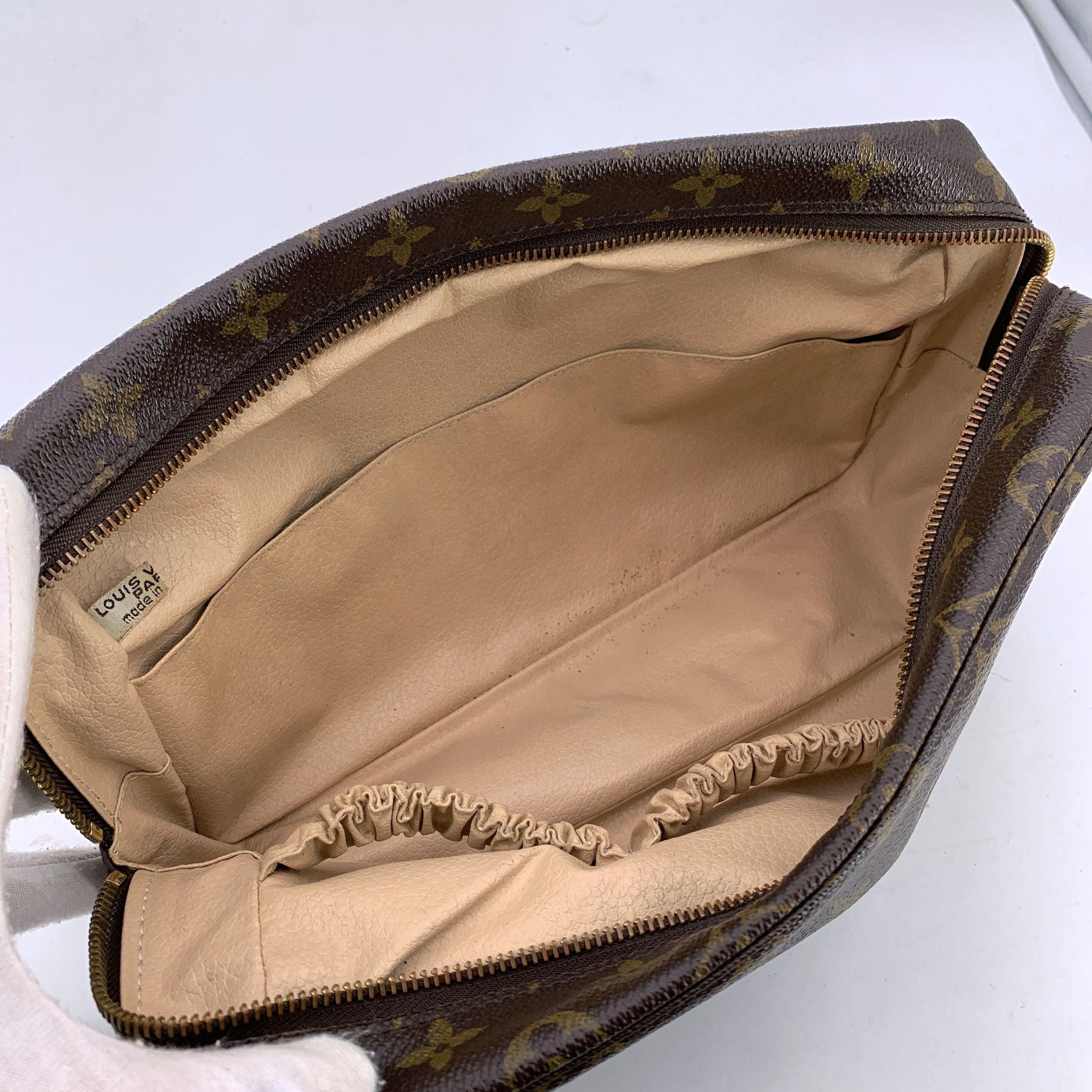 Noir Louis Vuitton Vintage Monogram Trousse de Toilette 28 Cosmetic Bag en vente
