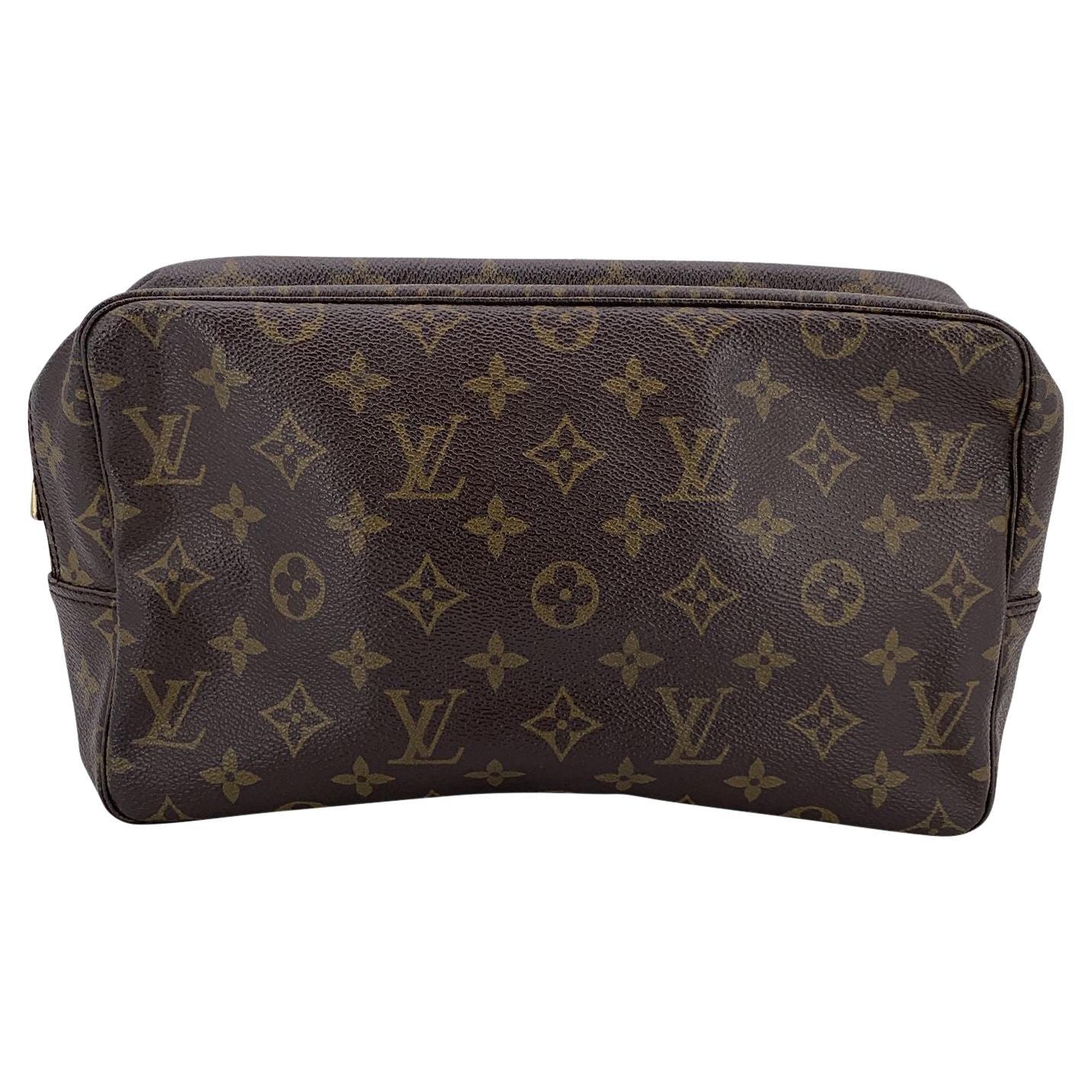 Louis Vuitton Vintage Monogram Trousse de Toilette 28 Cosmetic Bag en vente