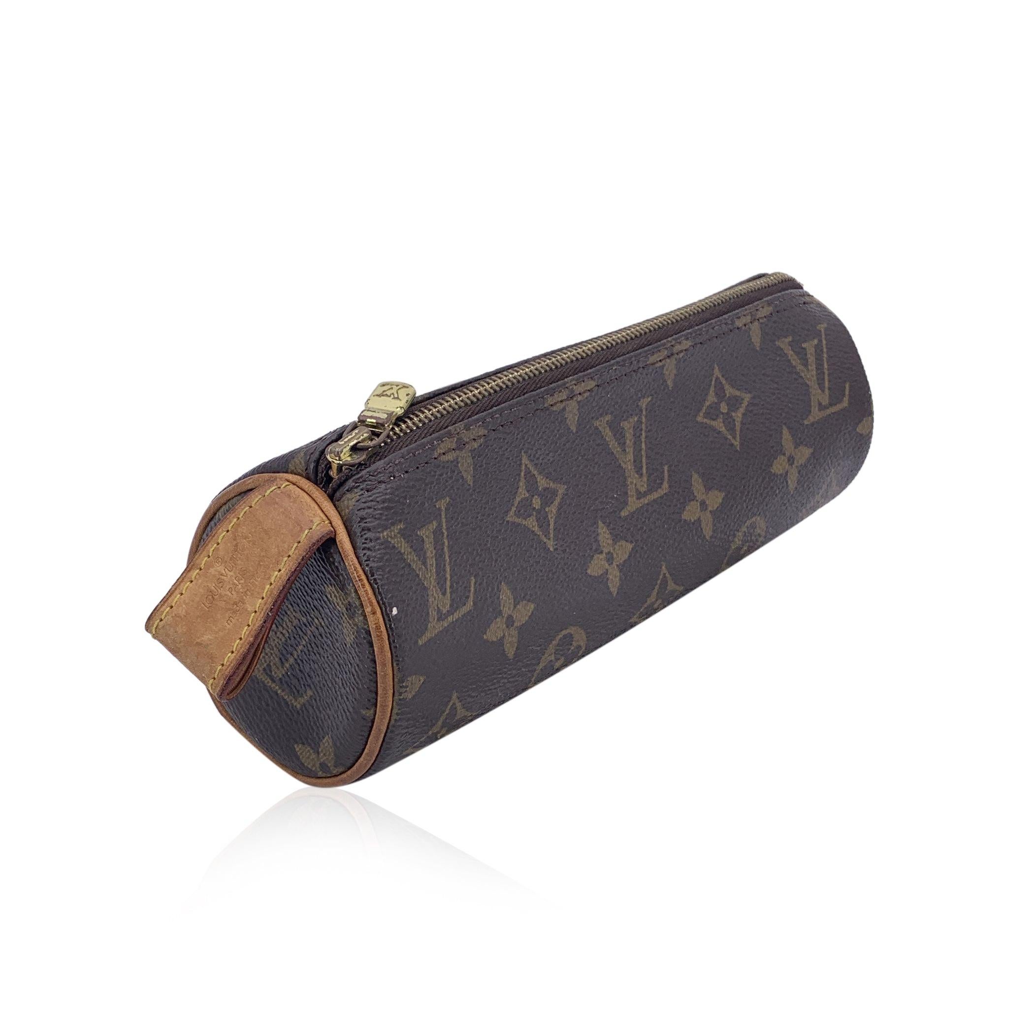 Vintage Louis Vuitton 'Rondo Ronde - mod. M47630' cosmetic pouch in monogram canvas body with leather trim, a leather loop on the side and a top zip closure. Beige lining. 'Louis Vuitton Paris - Made in France' engraved on leather loop inside .