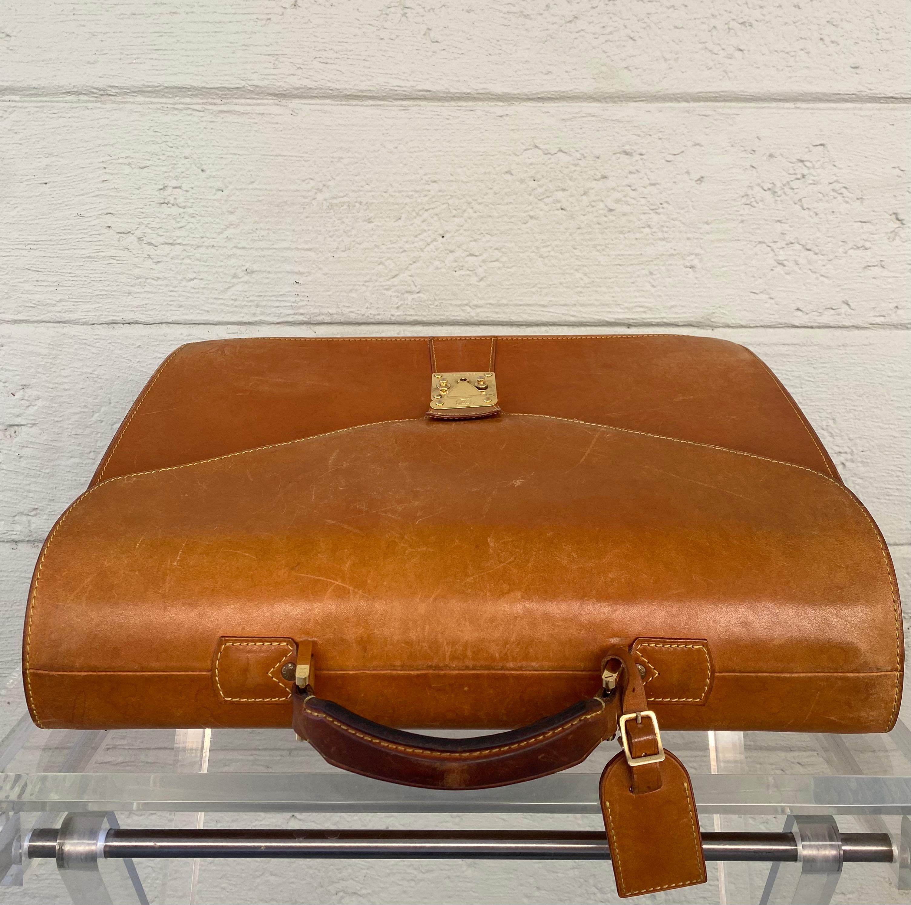 Nomade Leder-Aktentasche von Louis Vuitton mit drei Fächern 5