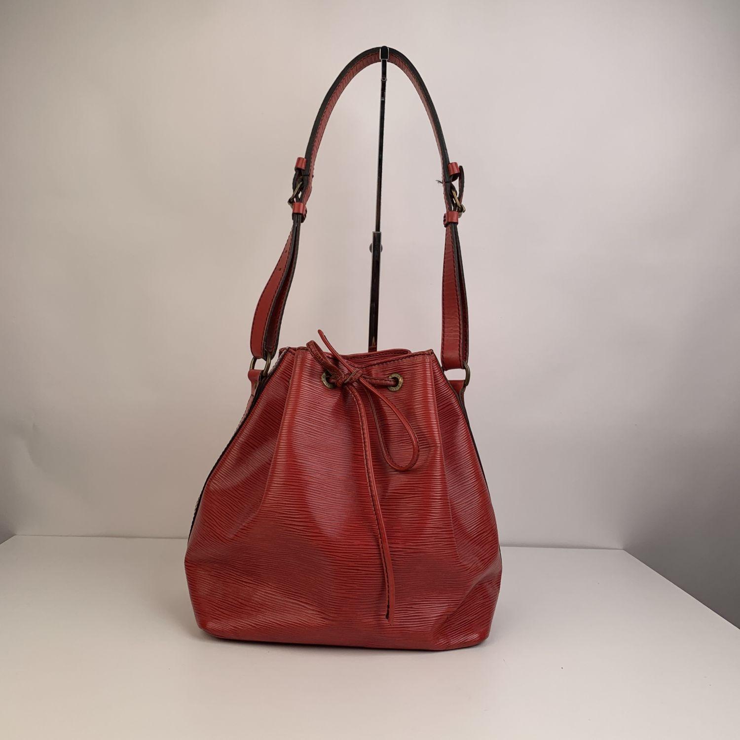 Louis Vuitton Vintage Red Epi Leather Petit Noe Shoulder Bag In Excellent Condition In Rome, Rome