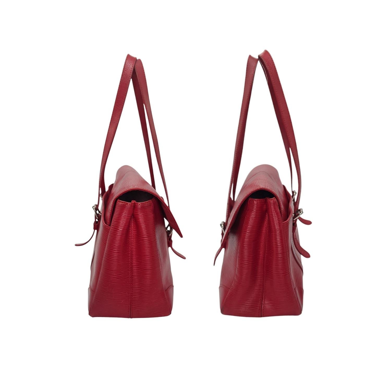 Louis Vuitton sac à main Segur MM vintage rouge en cuir EPI Bon état - En vente à Scottsdale, AZ