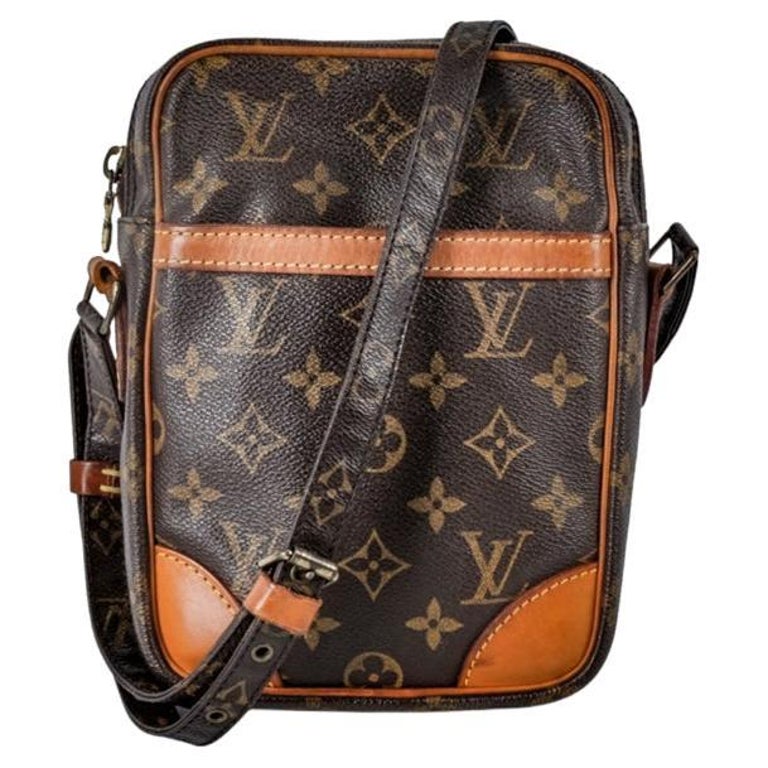 LOUIS VUITTON VINTAGE SMALL CAMERA BAG Brown Monogram For Sale at 1stDibs