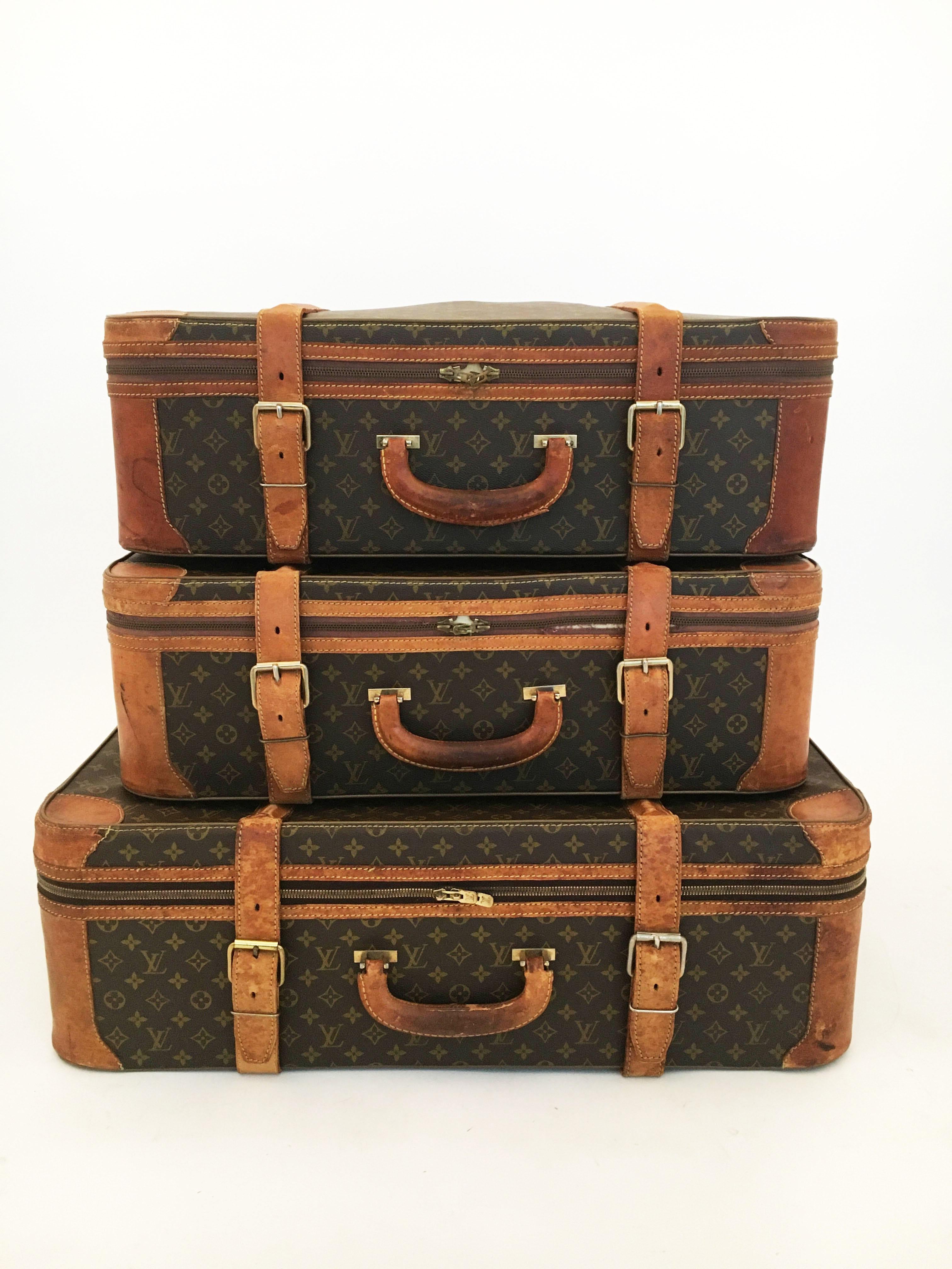 Original vintage Stratos Louis Vuitton luggage trunk stack, 80 cm, 70 cm & 70 cm, likely made in the 1970s. The Louis Vuitton Stratos Luggage is a semi-flexible series with rigid frame. Corners, handle, reinforcement strips and bottom in natural