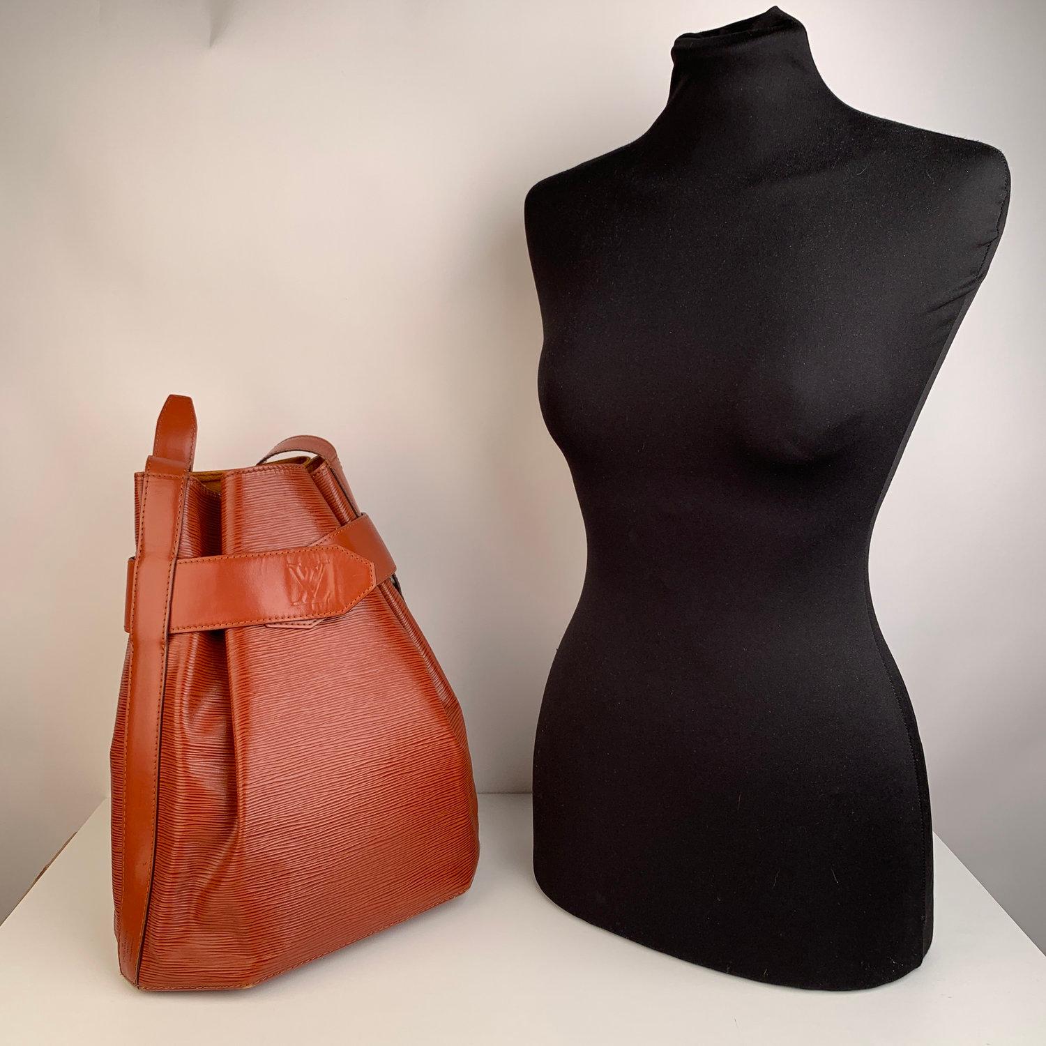 Women's Louis Vuitton Vintage Tan Epi Leather Sac d'Epaule Bucket Shoulder Bag
