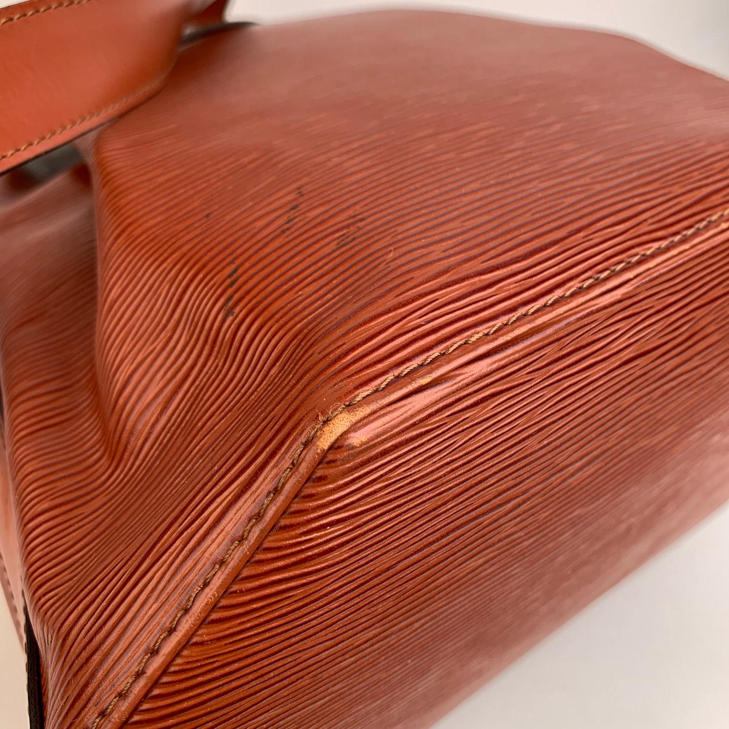 Louis Vuitton Vintage Tan Epi Leather Sac d'Epaule Bucket Shoulder Bag 3