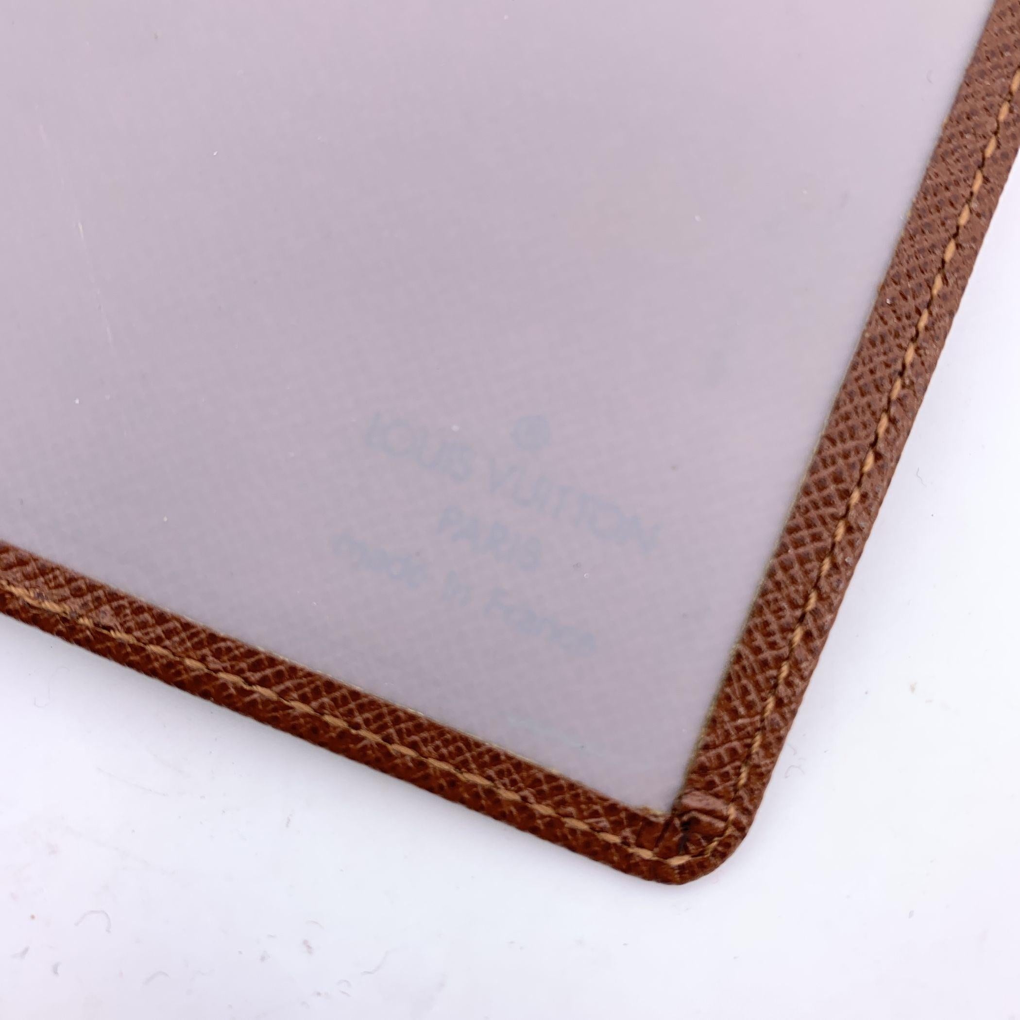 Louis Vuitton Vintage Tan Leather Bifold ID Card Wallet Photo Holder In Good Condition For Sale In Rome, Rome